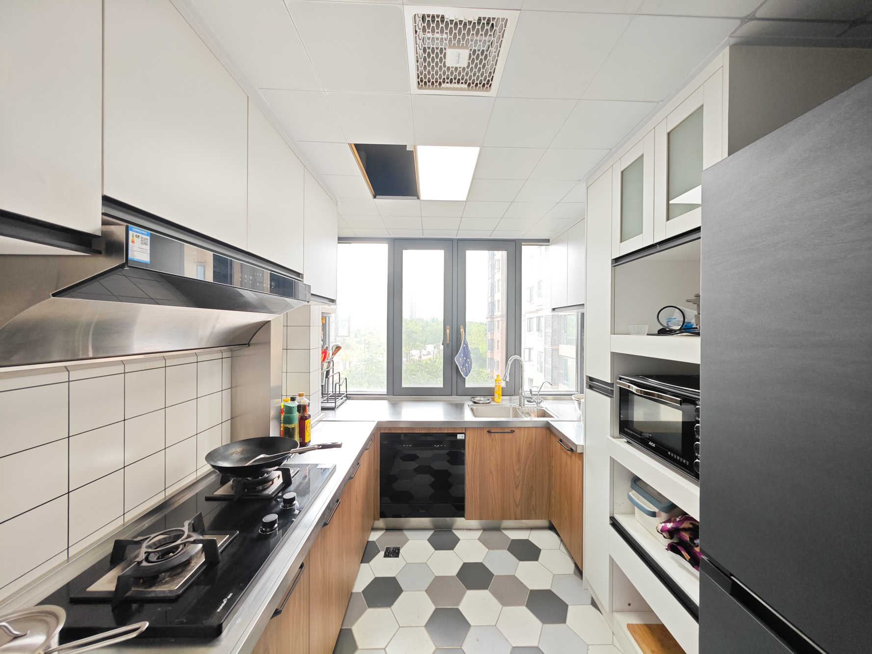 中建嘉和城  3室2厅2卫    126.0万厨房