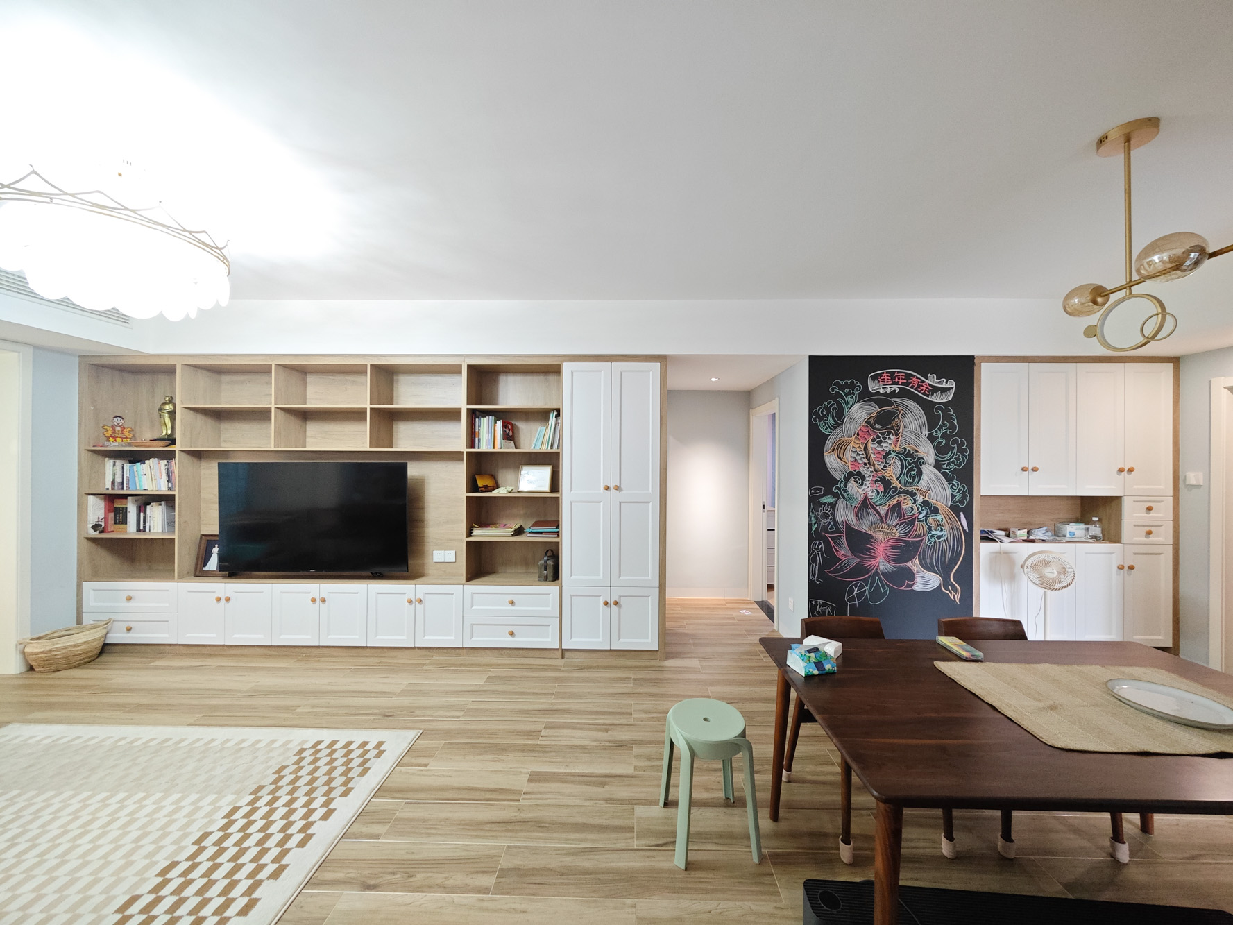 中建嘉和城  3室2厅2卫    126.0万客厅