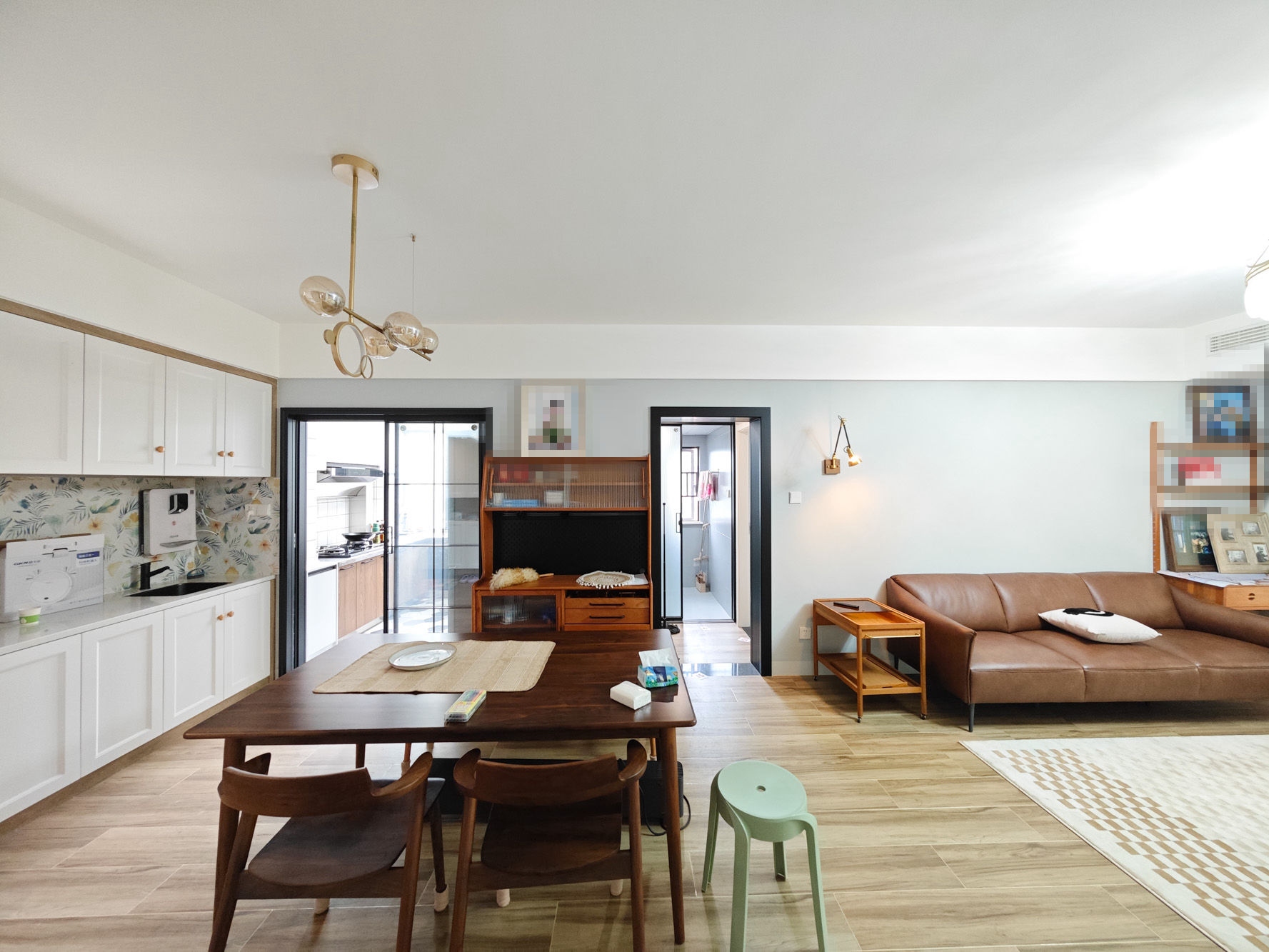 中建嘉和城  3室2厅2卫    126.0万客厅