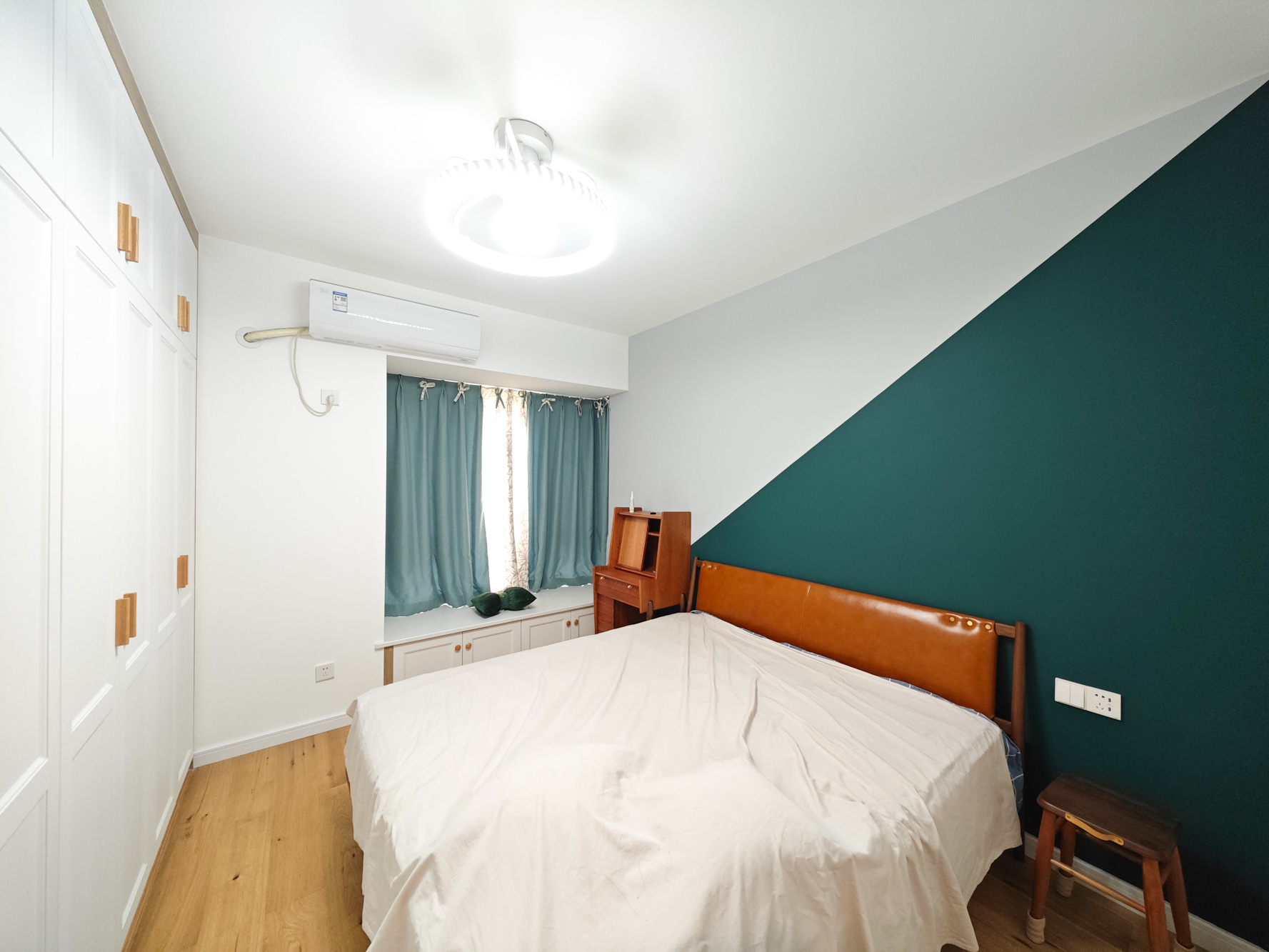 中建嘉和城  3室2厅2卫    126.0万卧室