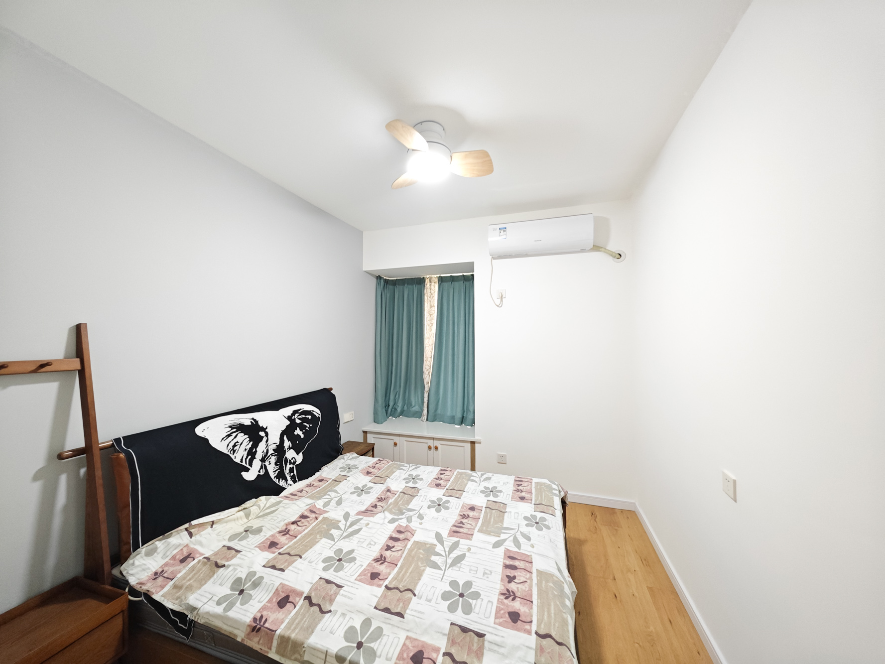 中建嘉和城  3室2厅2卫    126.0万卧室