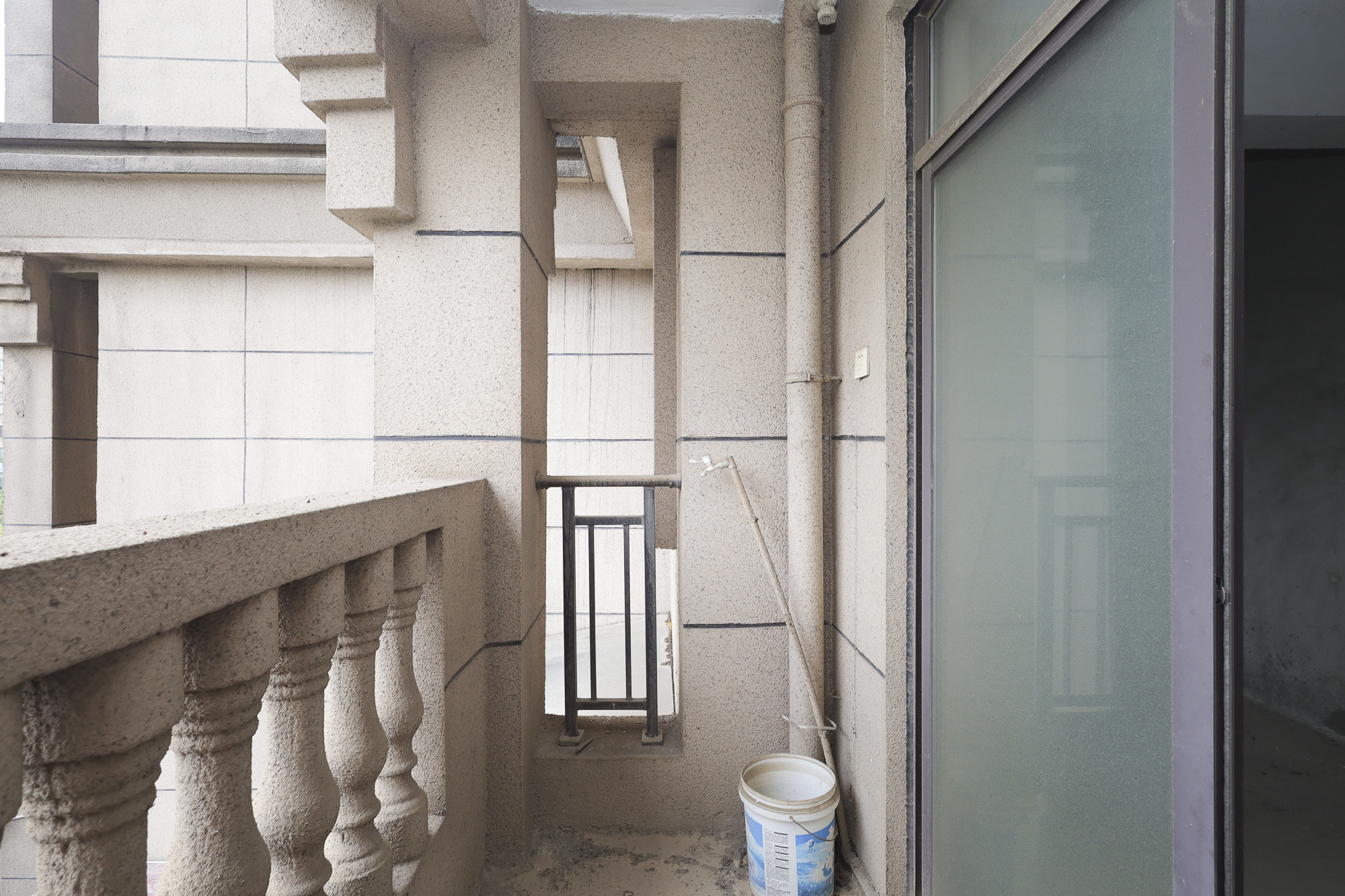 阳光丽城一期  4室2厅2卫    187.88万阳台