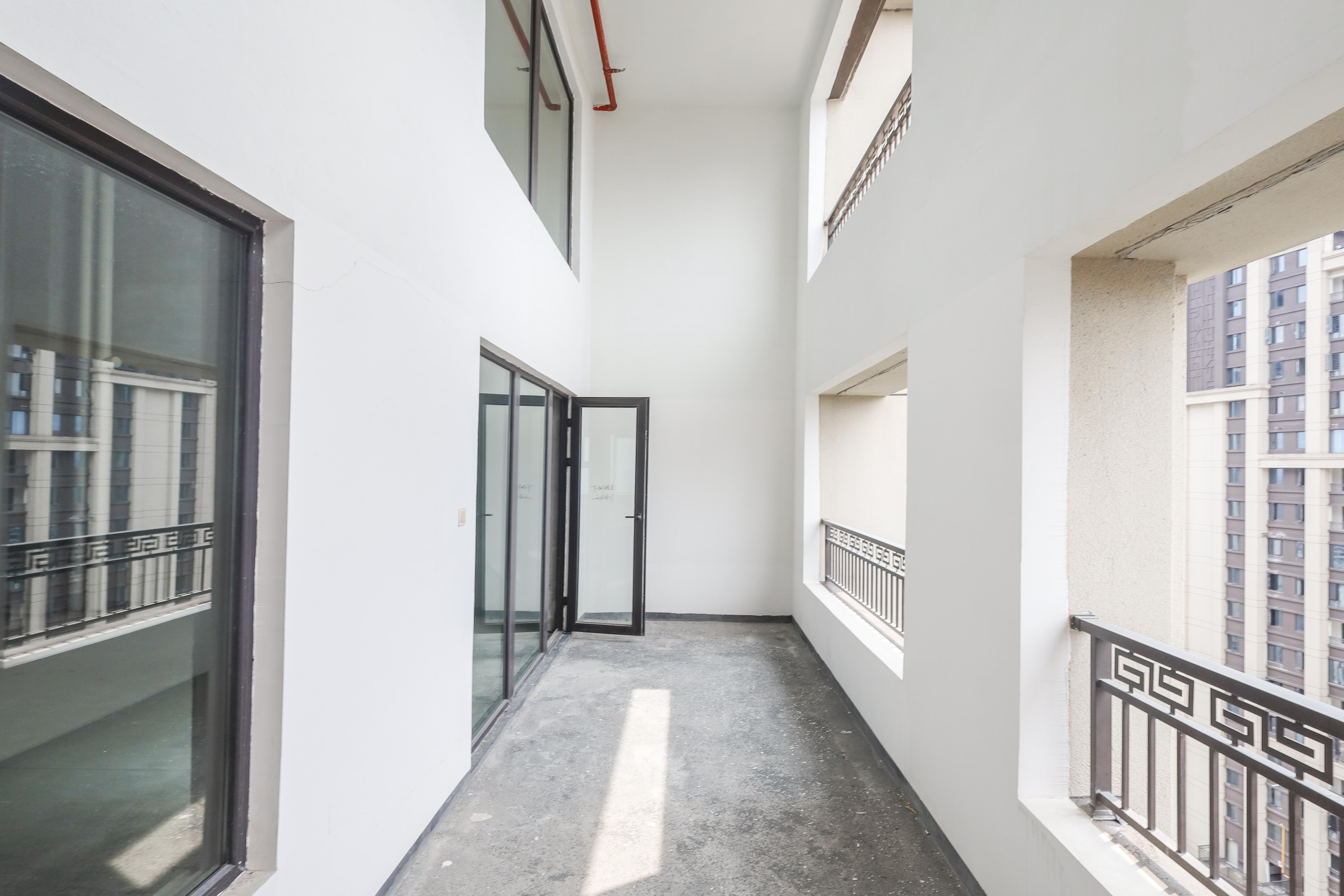 建发央著  4室2厅2卫   288.00万阳台