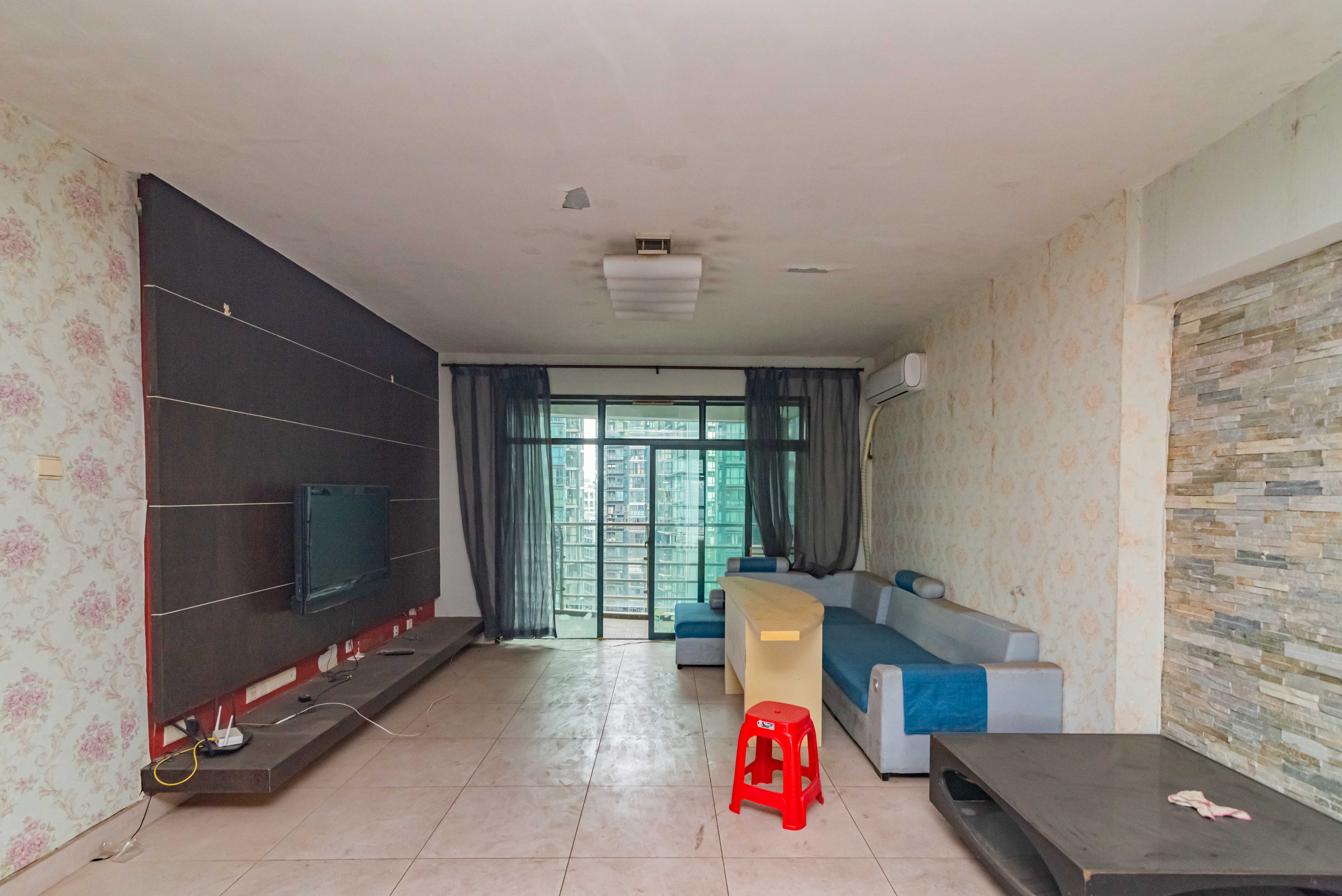 华盛新外滩 3室2厅2卫 145.0万 华盛新外滩 3室2厅2卫 145.0万客厅