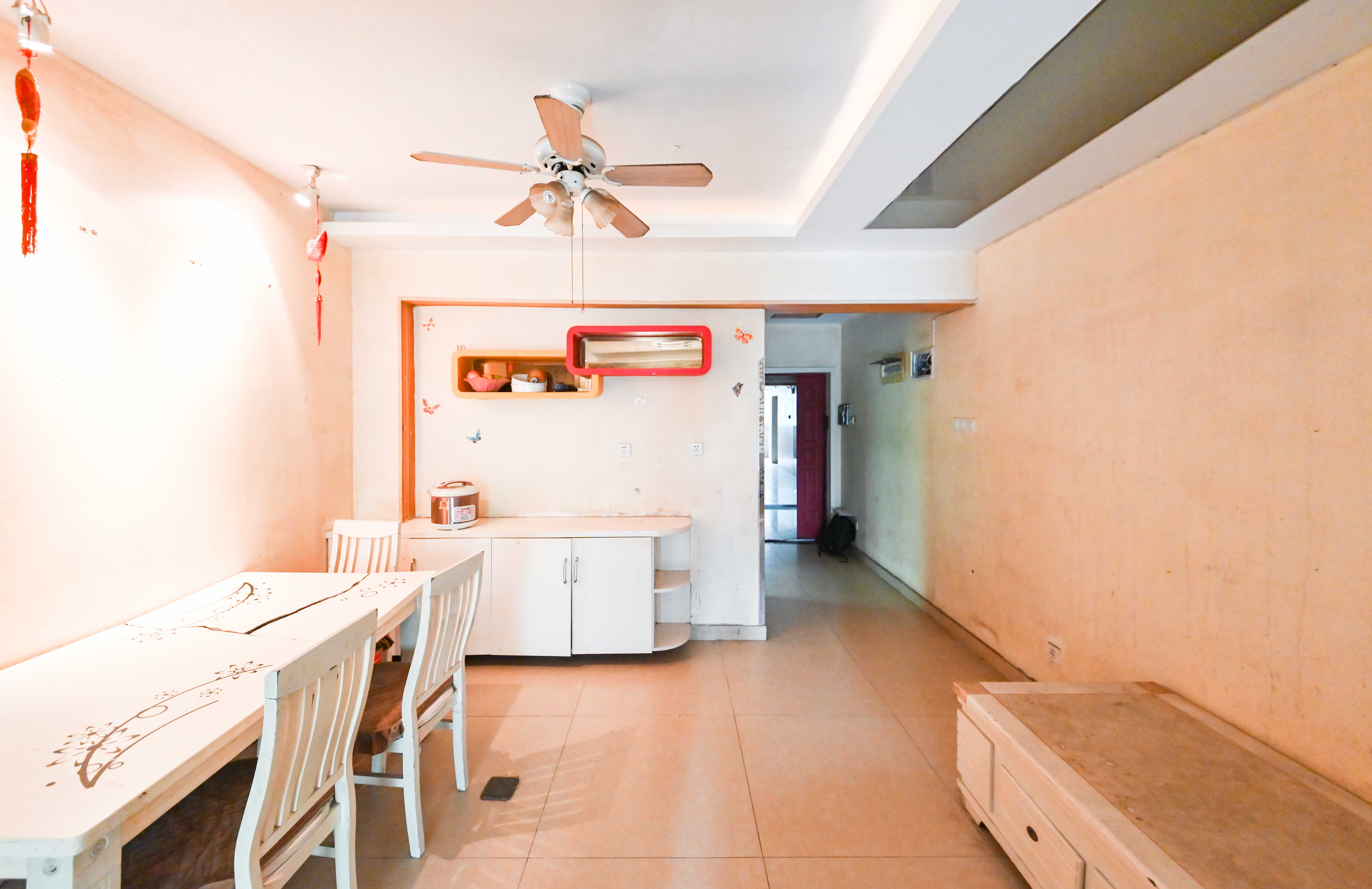 新城新世界一二三期  3室2厅2卫    115.0万客厅