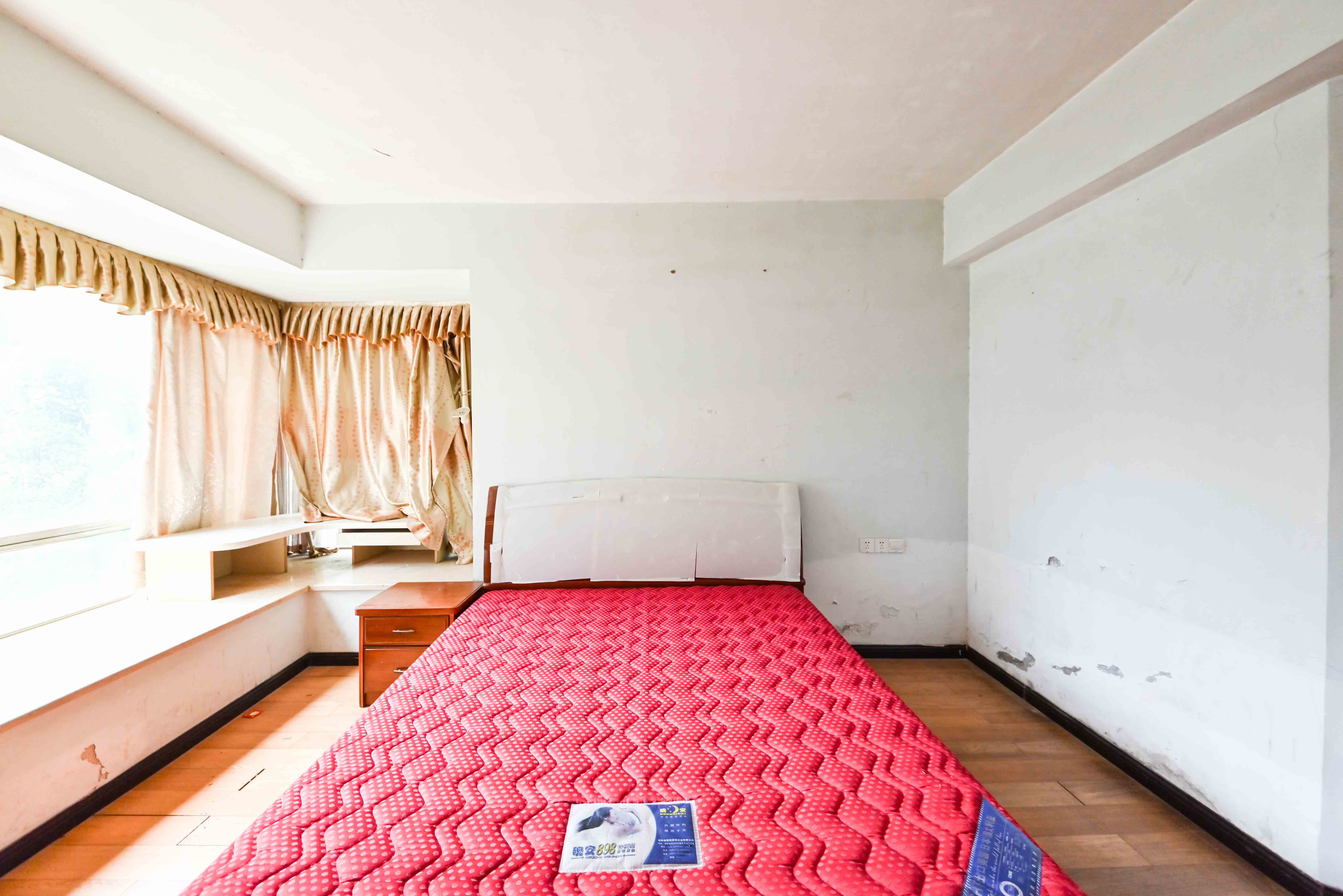 新城新世界一二三期  3室2厅2卫    115.0万卧室