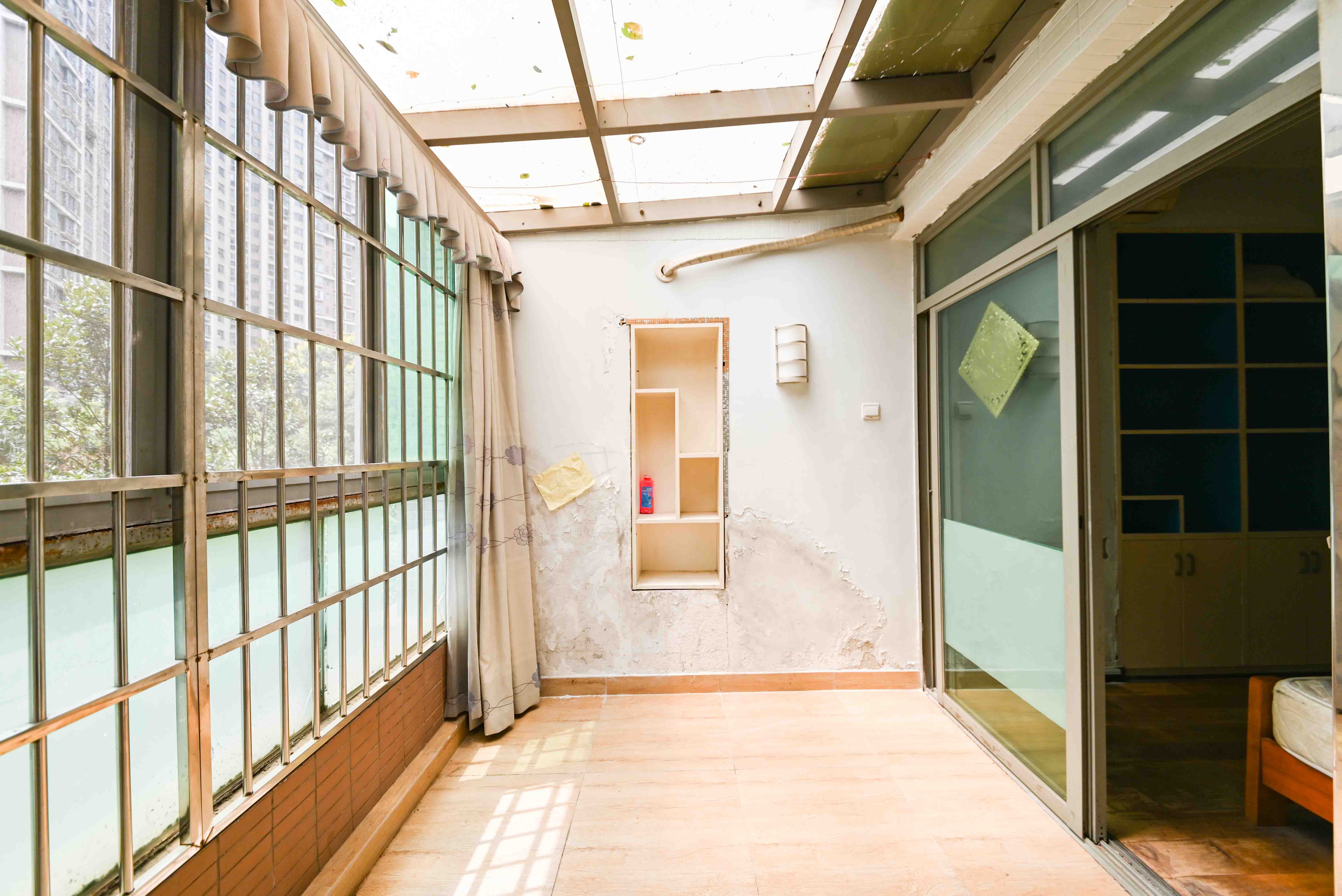 新城新世界一二三期  3室2厅2卫    115.0万阳台