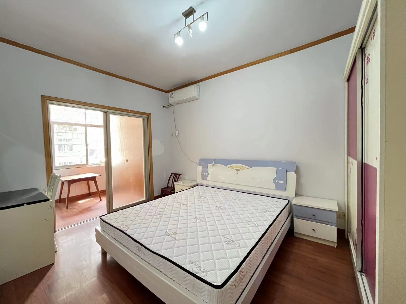 教师新村  3室2厅1卫   1400.00元/月室内图