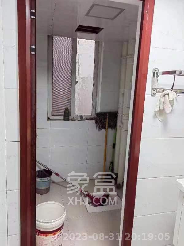 绿地海外滩  3室2厅2卫   2500.00元/月室内图