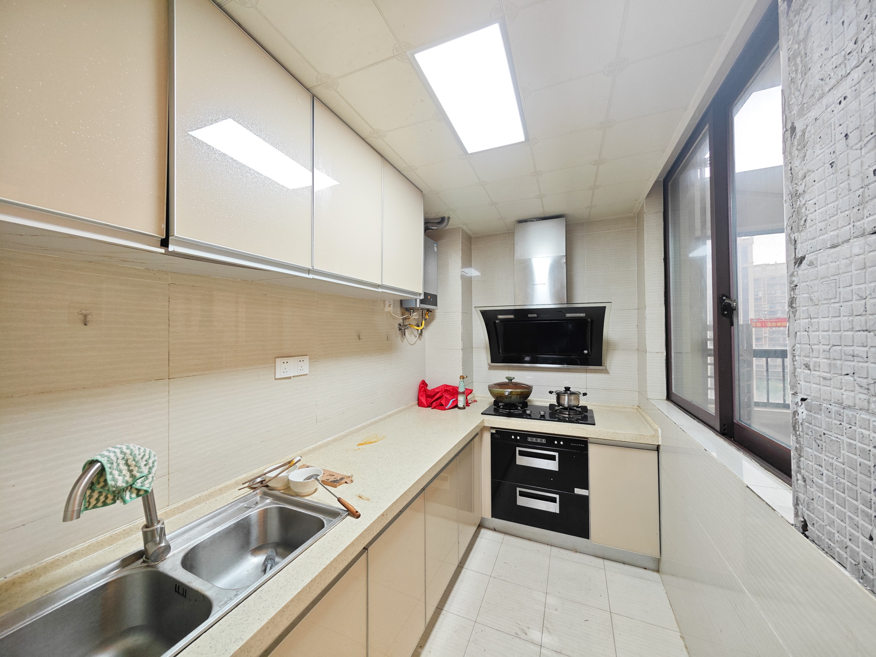 奥林匹克花园贡院三期 4室2厅2卫 92.8万 奥林匹克花园贡院三期 4室2厅2卫 92.8万厨房