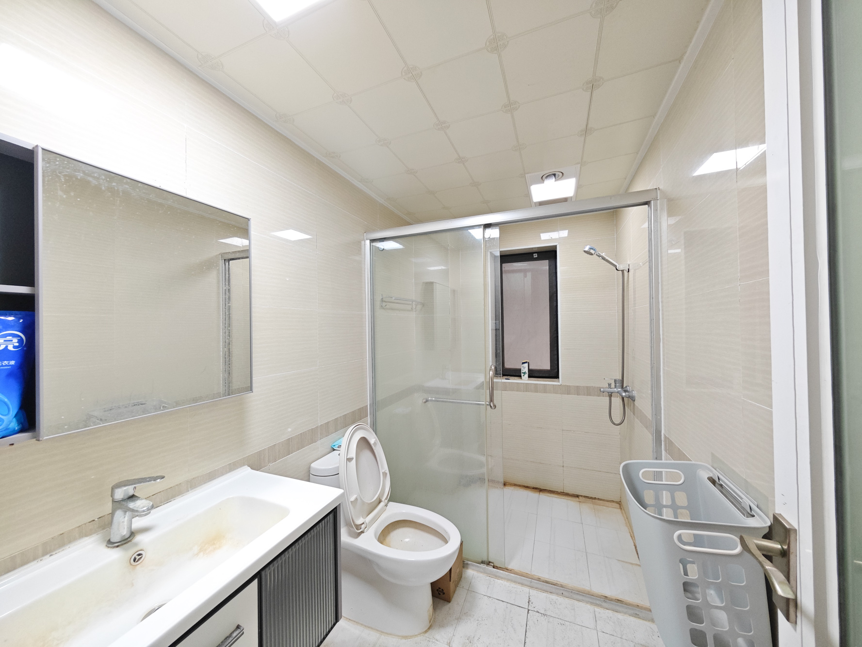 奥林匹克花园贡院三期 4室2厅2卫 92.8万 奥林匹克花园贡院三期 4室2厅2卫 92.8万卫生间