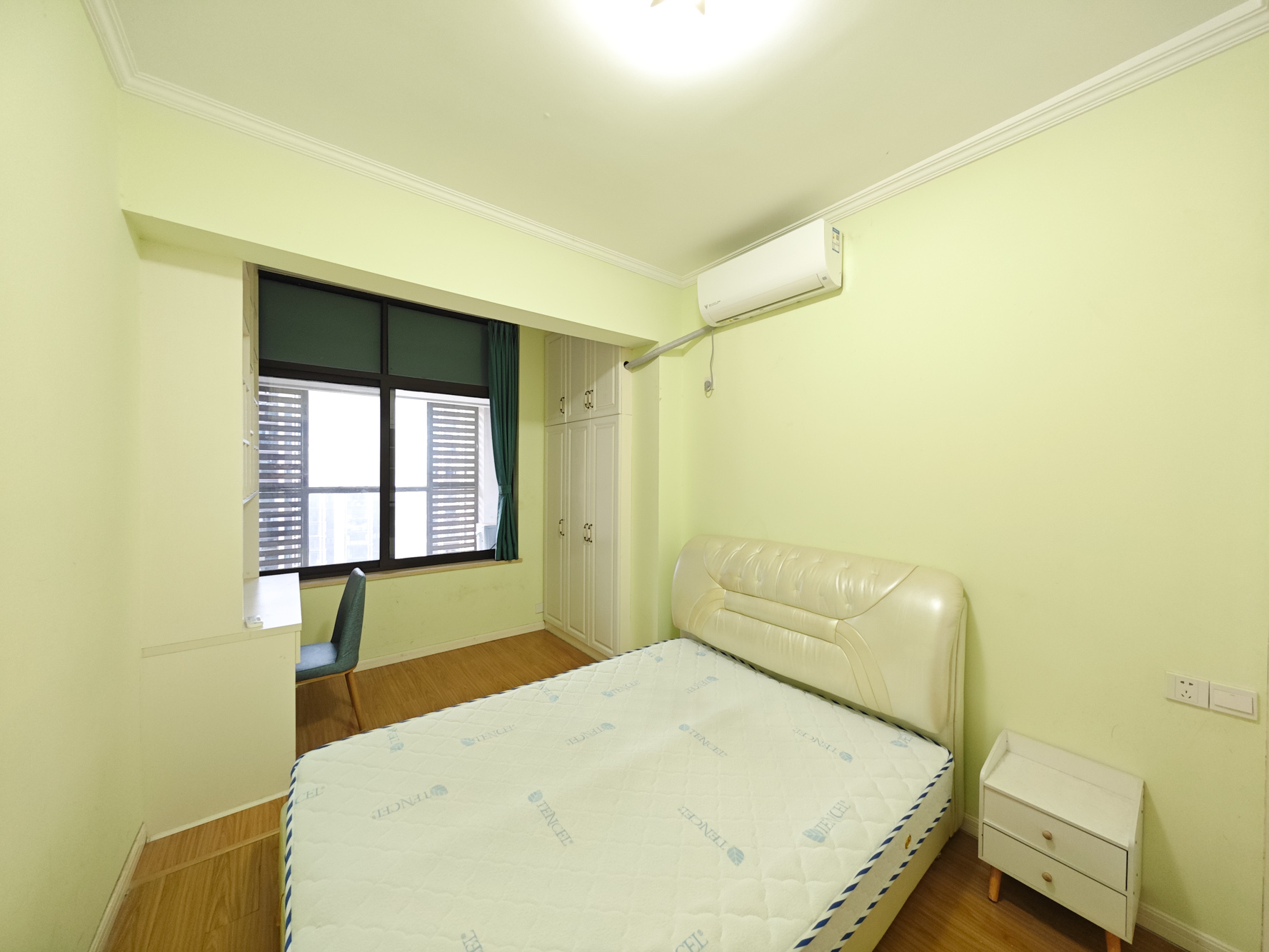 奥林匹克花园贡院三期 4室2厅2卫 92.8万 奥林匹克花园贡院三期 4室2厅2卫 92.8万卧室