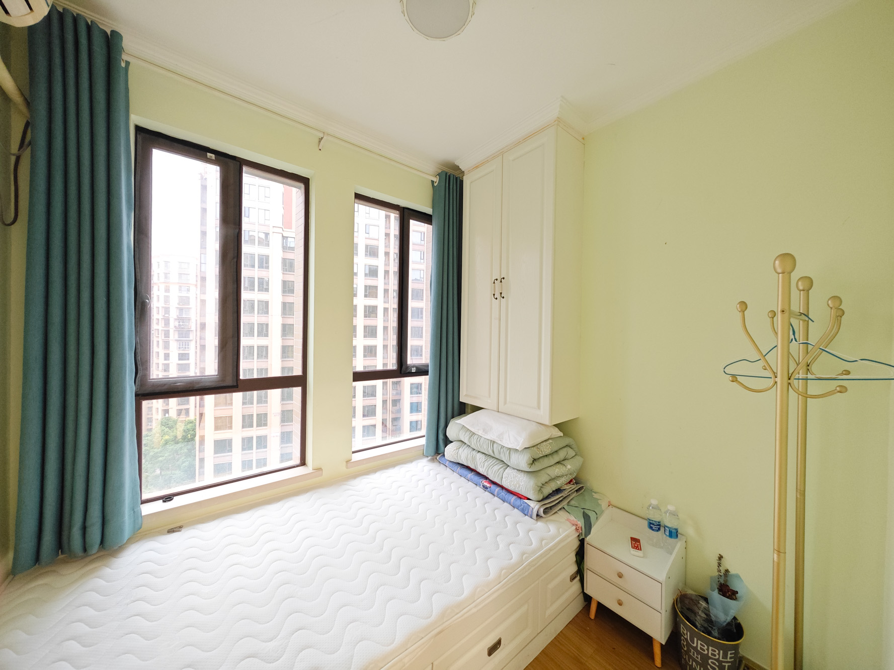 奥林匹克花园贡院三期 4室2厅2卫 92.8万 奥林匹克花园贡院三期 4室2厅2卫 92.8万卧室