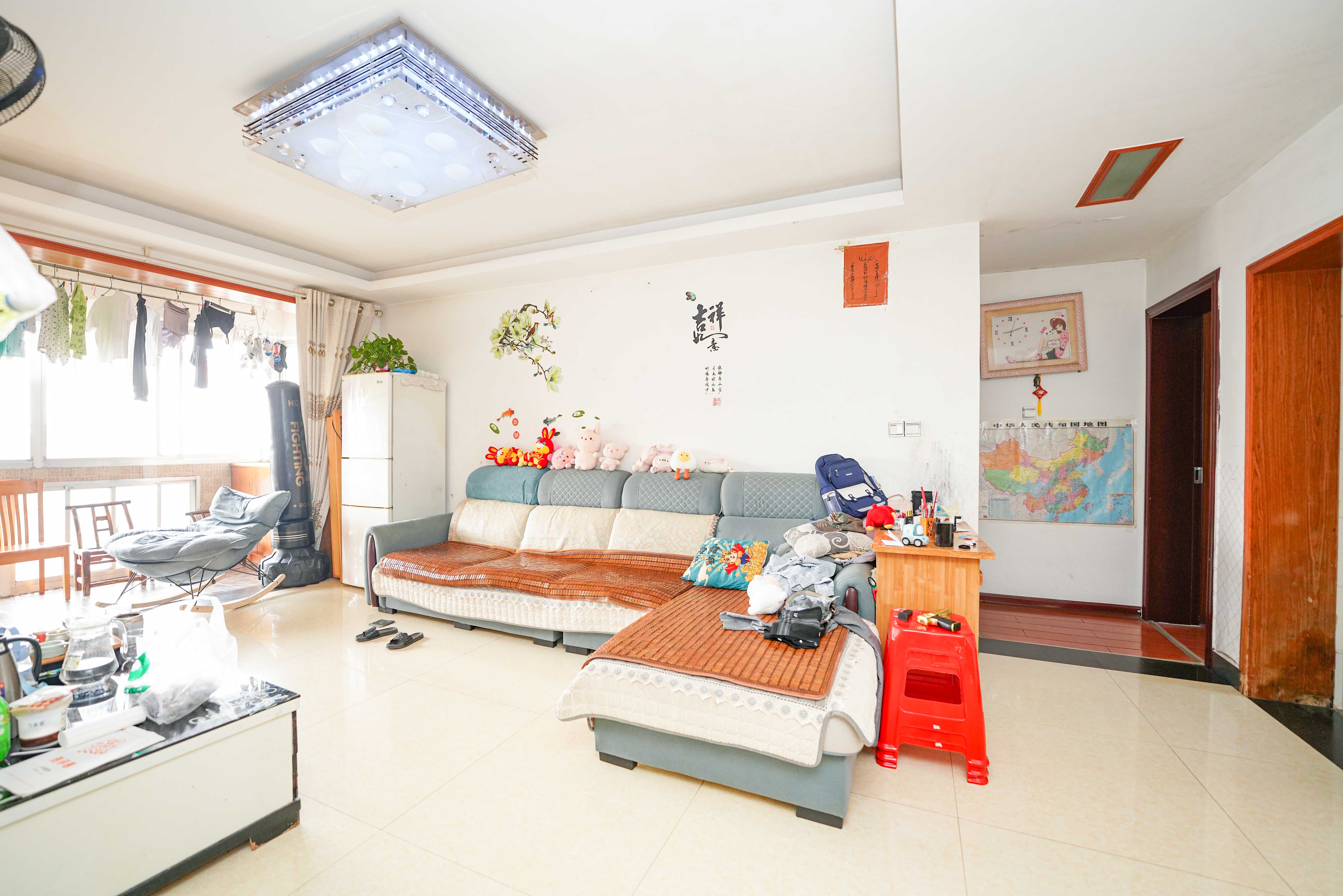暮云安置区  3室2厅1卫   52.00万客厅