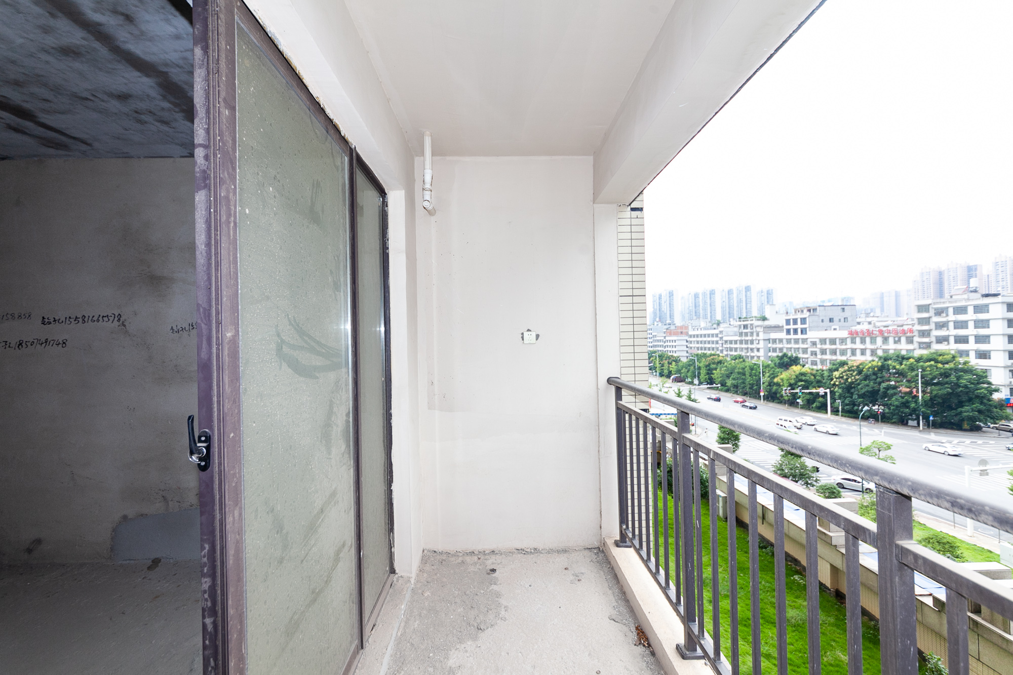 乾源国际  3室2厅2卫    65.0万阳台