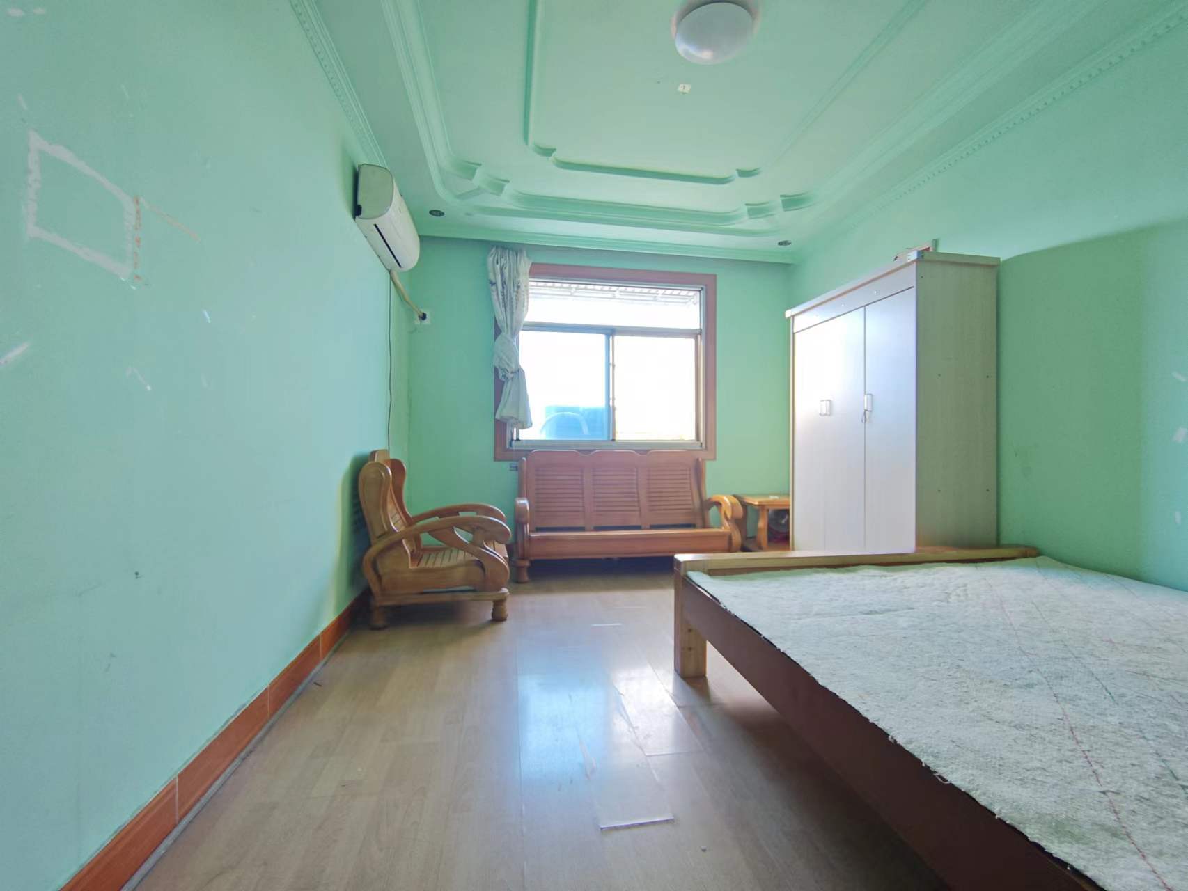 建冶第一小区  3室2厅1卫   42.80万客厅