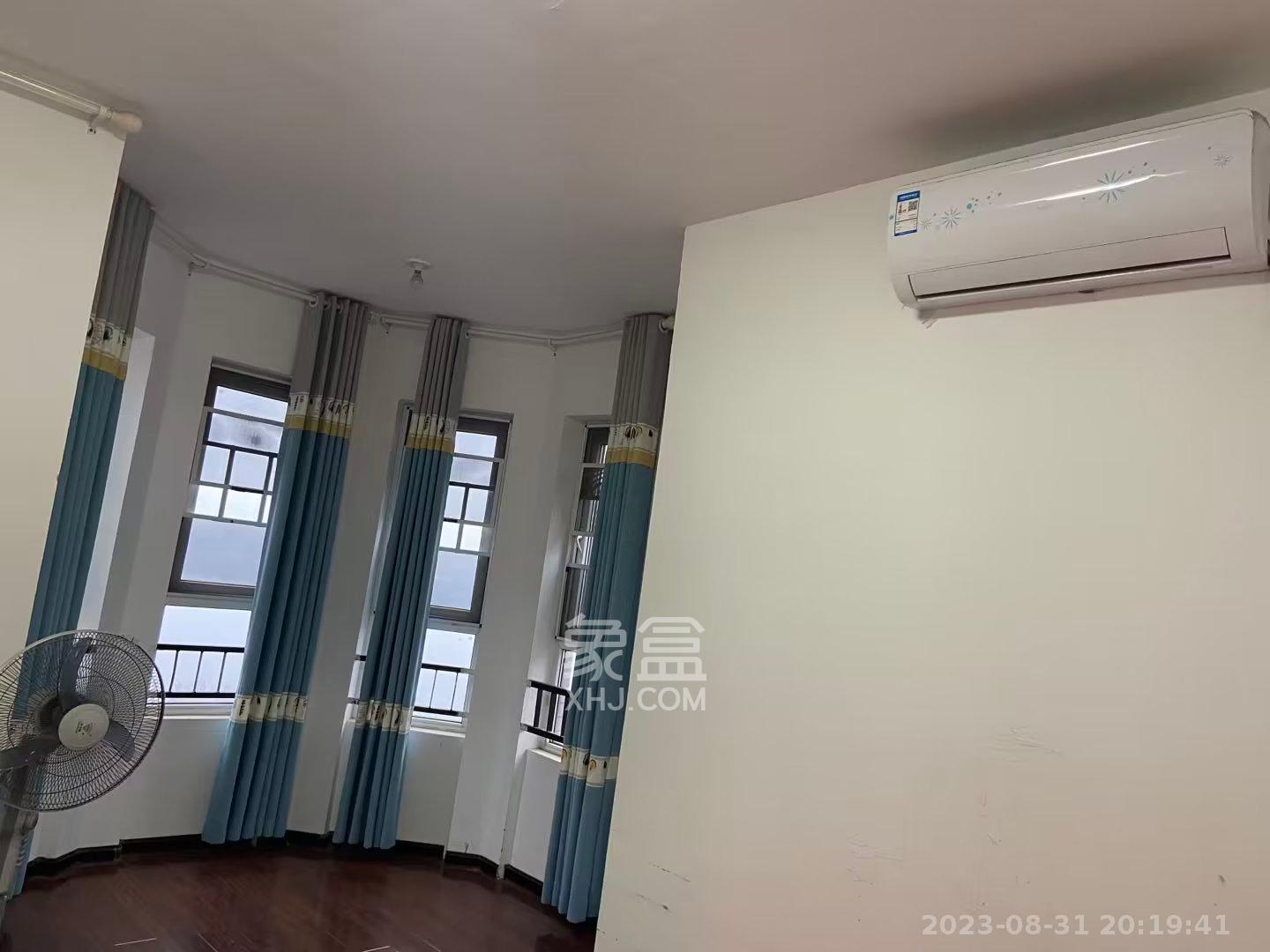 绿地海外滩  3室2厅2卫   2500.00元/月室内图