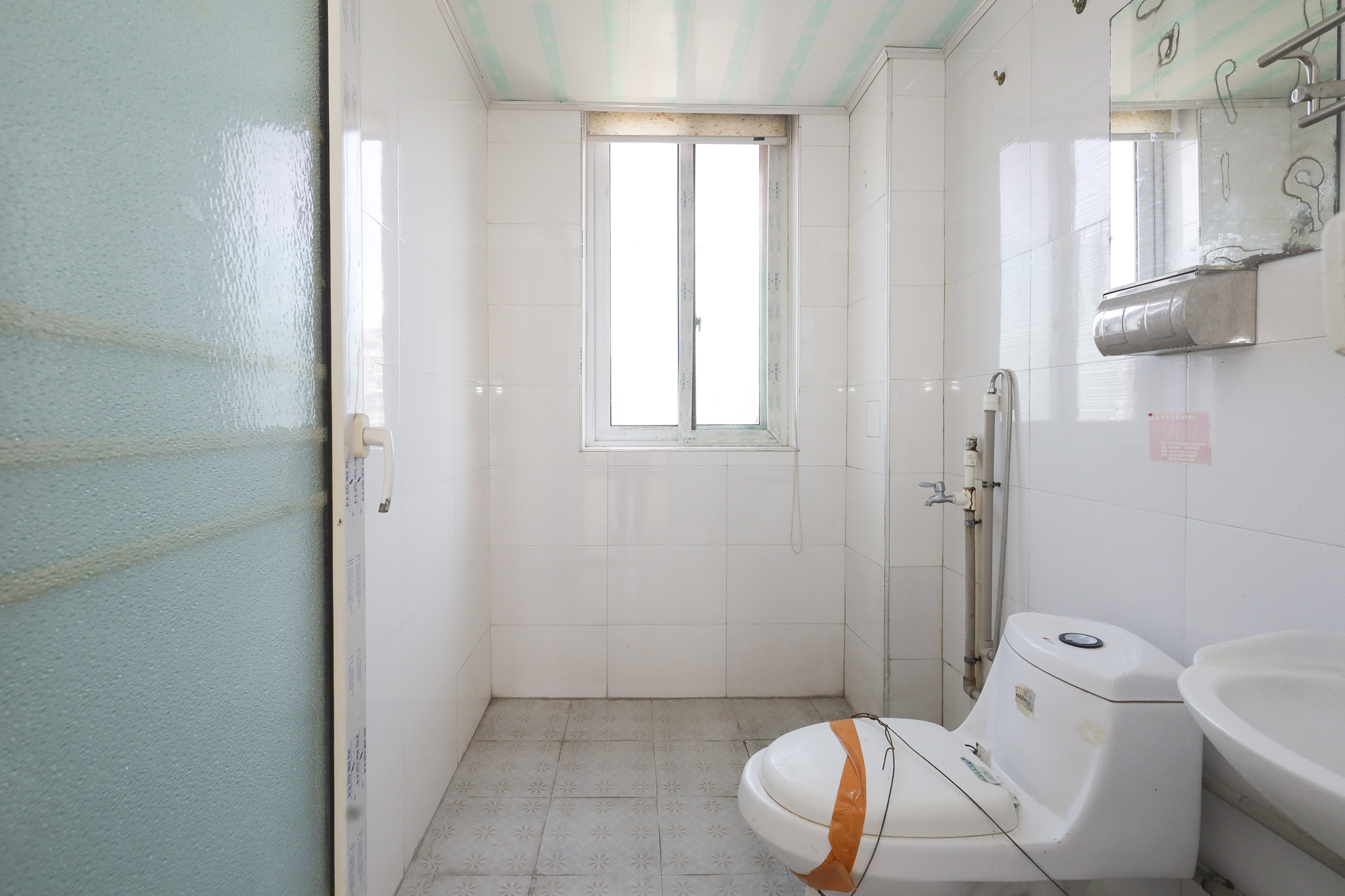 星蓝湾  4室2厅2卫    118.8万卫生间