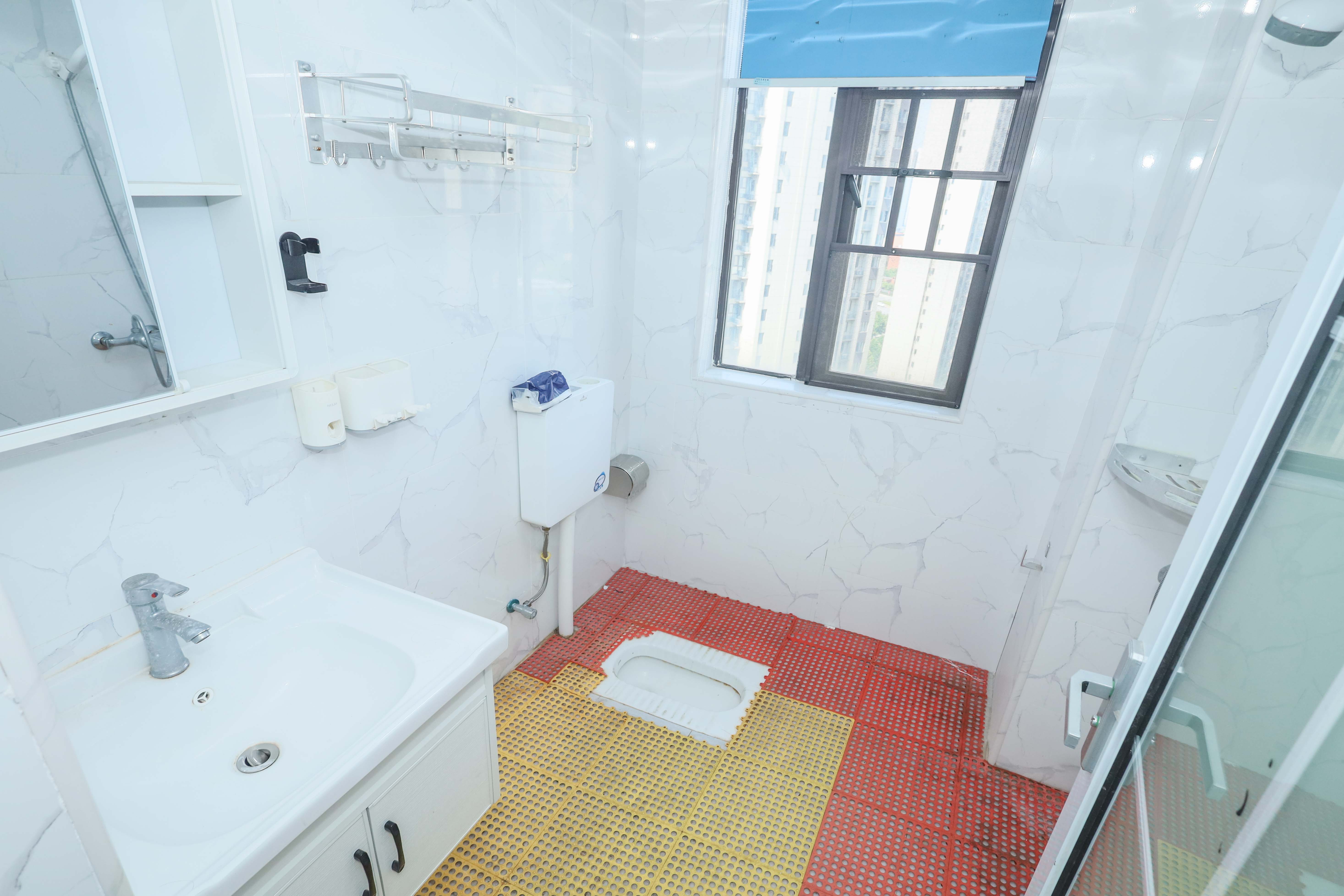 中国铁建梅溪青秀二期  3室2厅2卫   165.00万卫生间