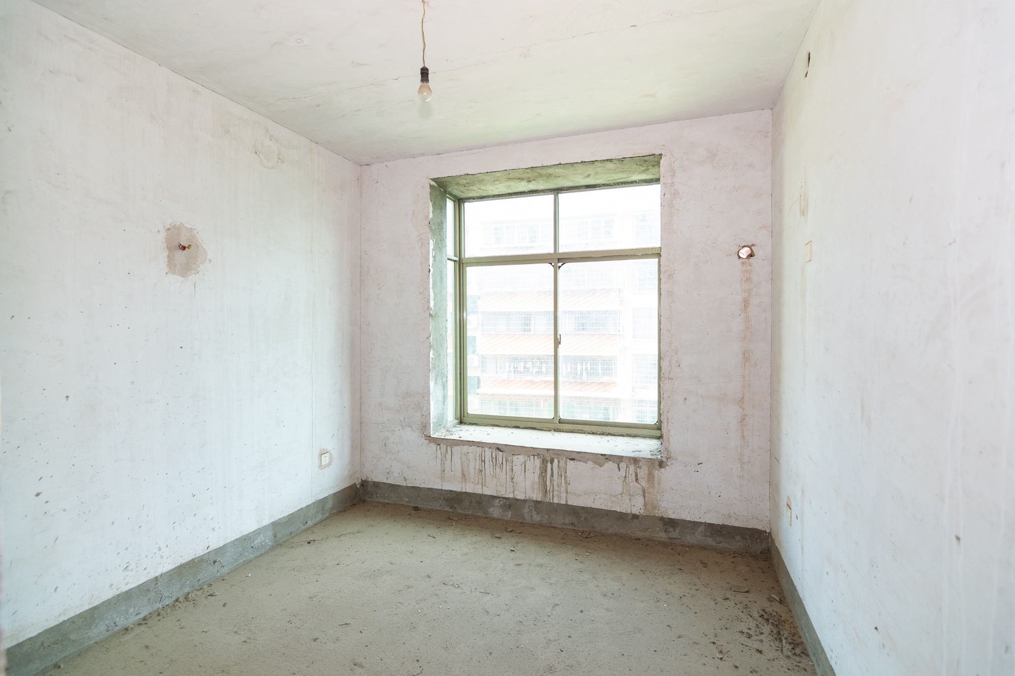 新都小区 5室2厅2卫 88.00万 新都小区 5室2厅2卫 88.00万卧室