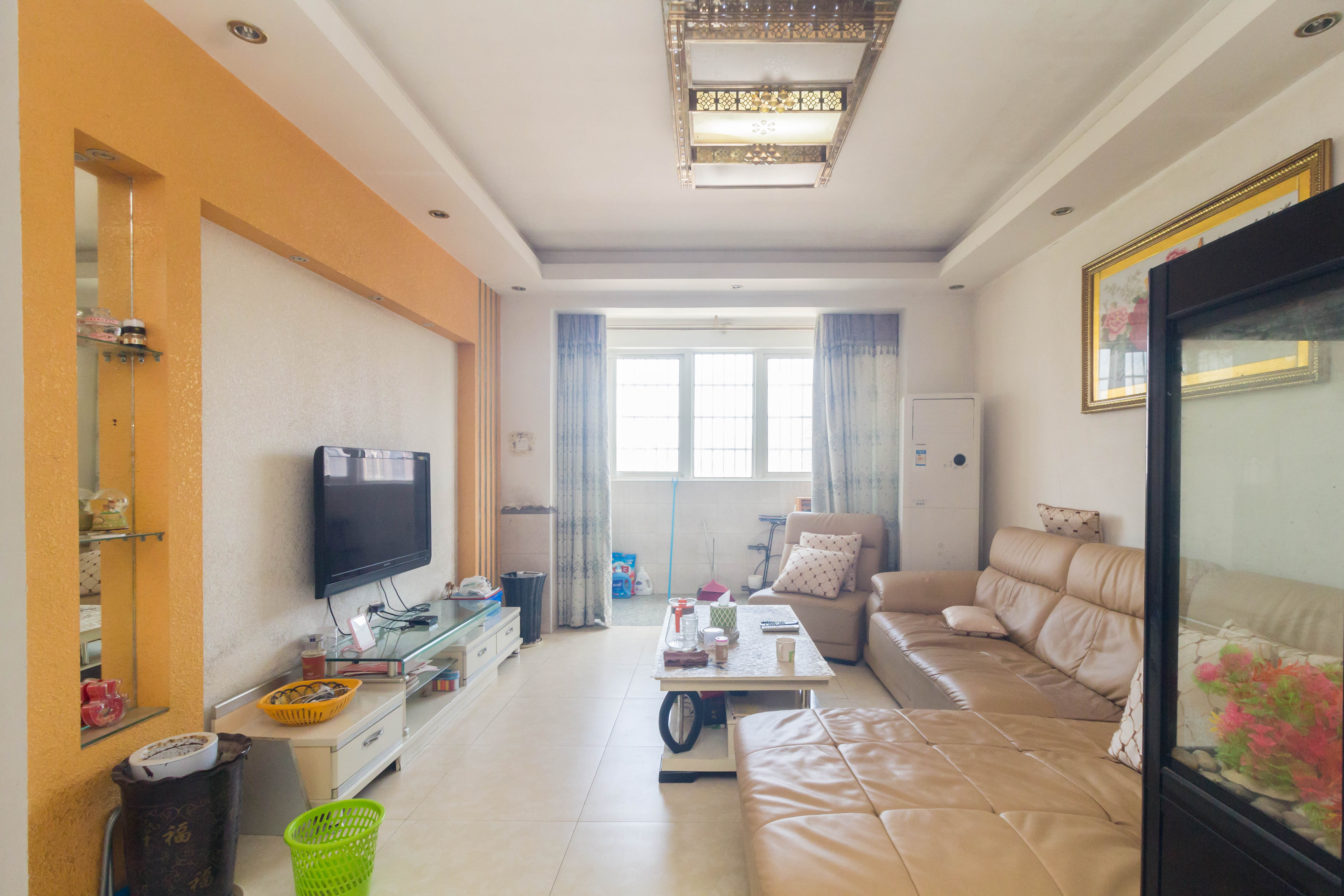 未来蜂巢 3室1厅2卫 55.8万 未来蜂巢 3室1厅2卫 55.8万客厅