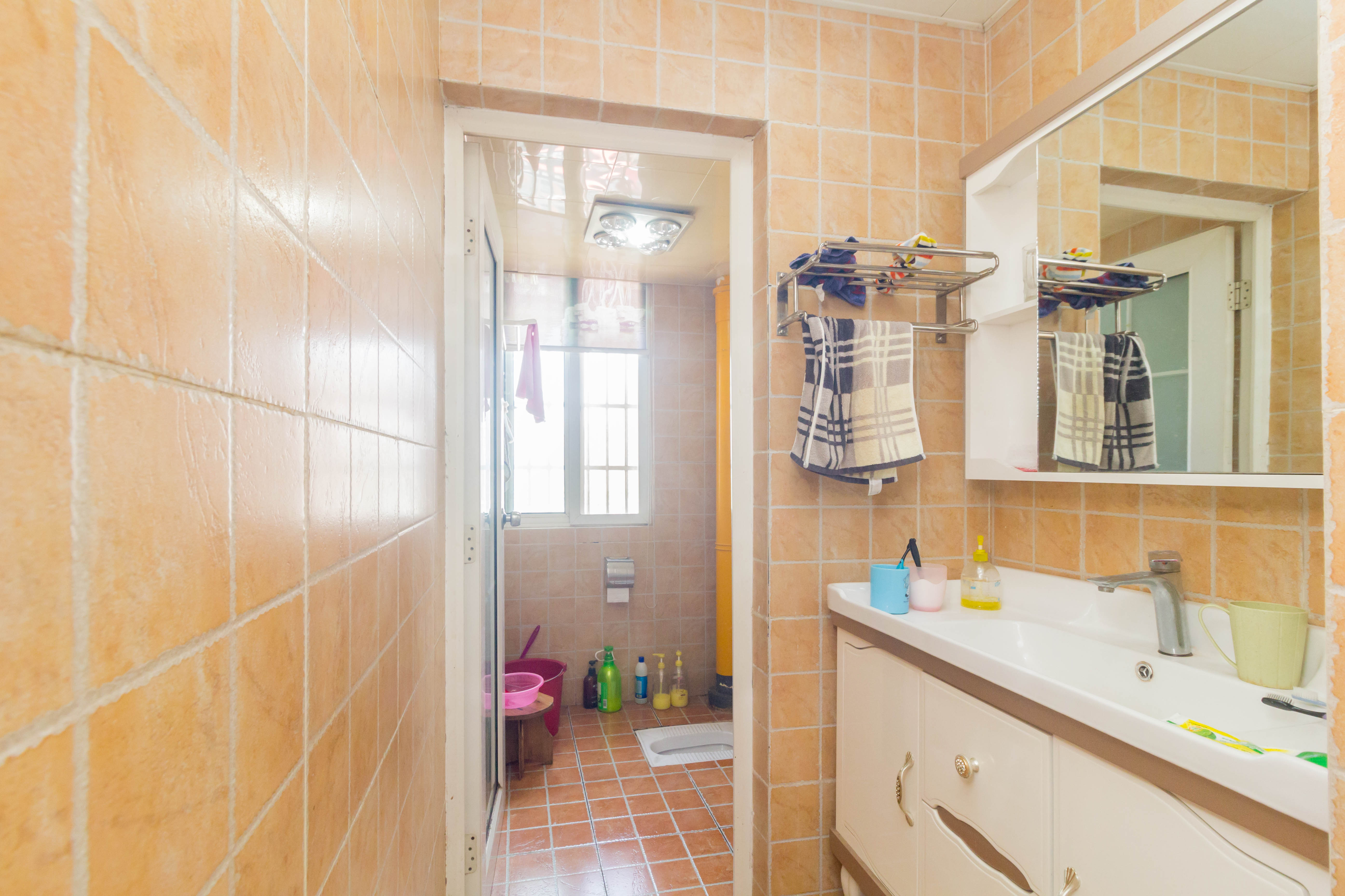 未来蜂巢 3室1厅2卫 55.8万 未来蜂巢 3室1厅2卫 55.8万卫生间