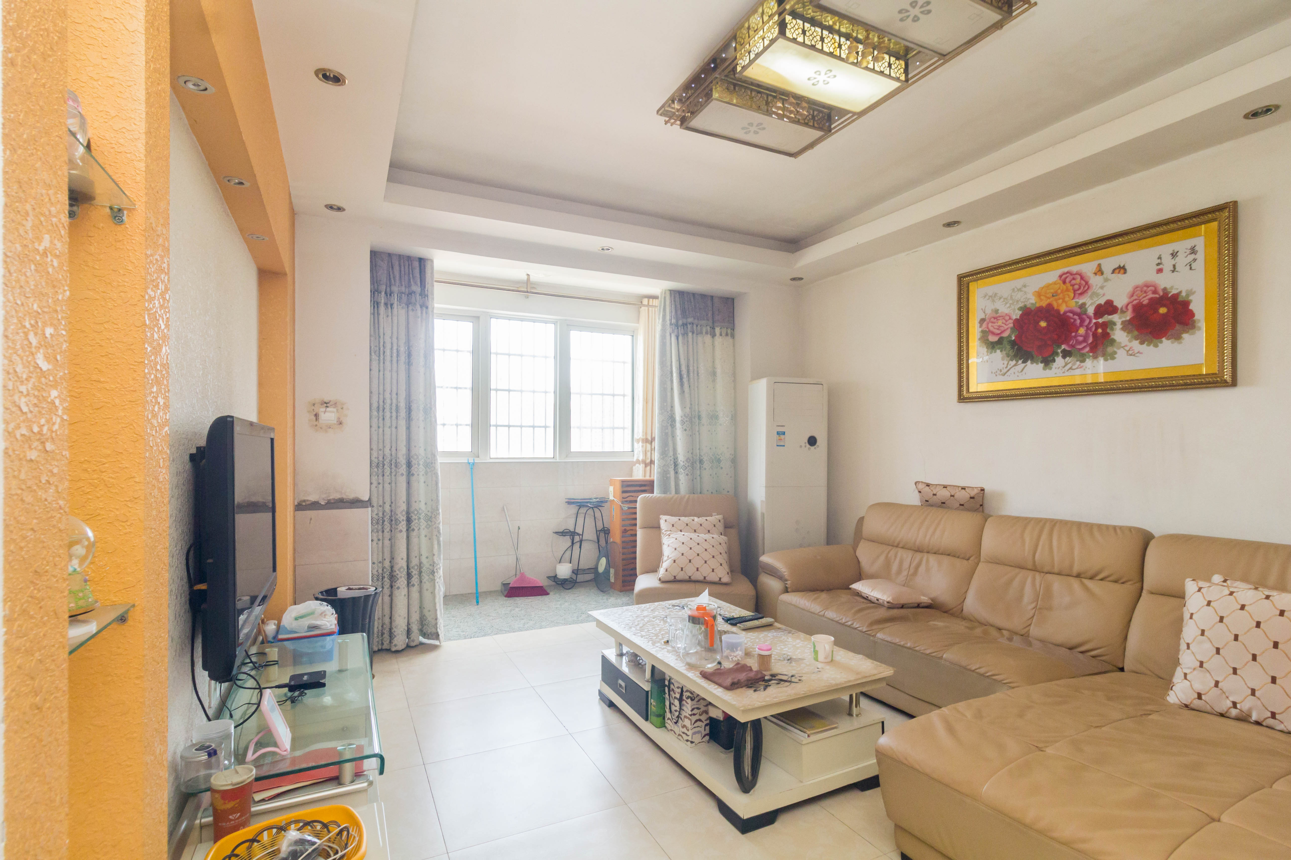 未来蜂巢 3室1厅2卫 55.8万 未来蜂巢 3室1厅2卫 55.8万客厅