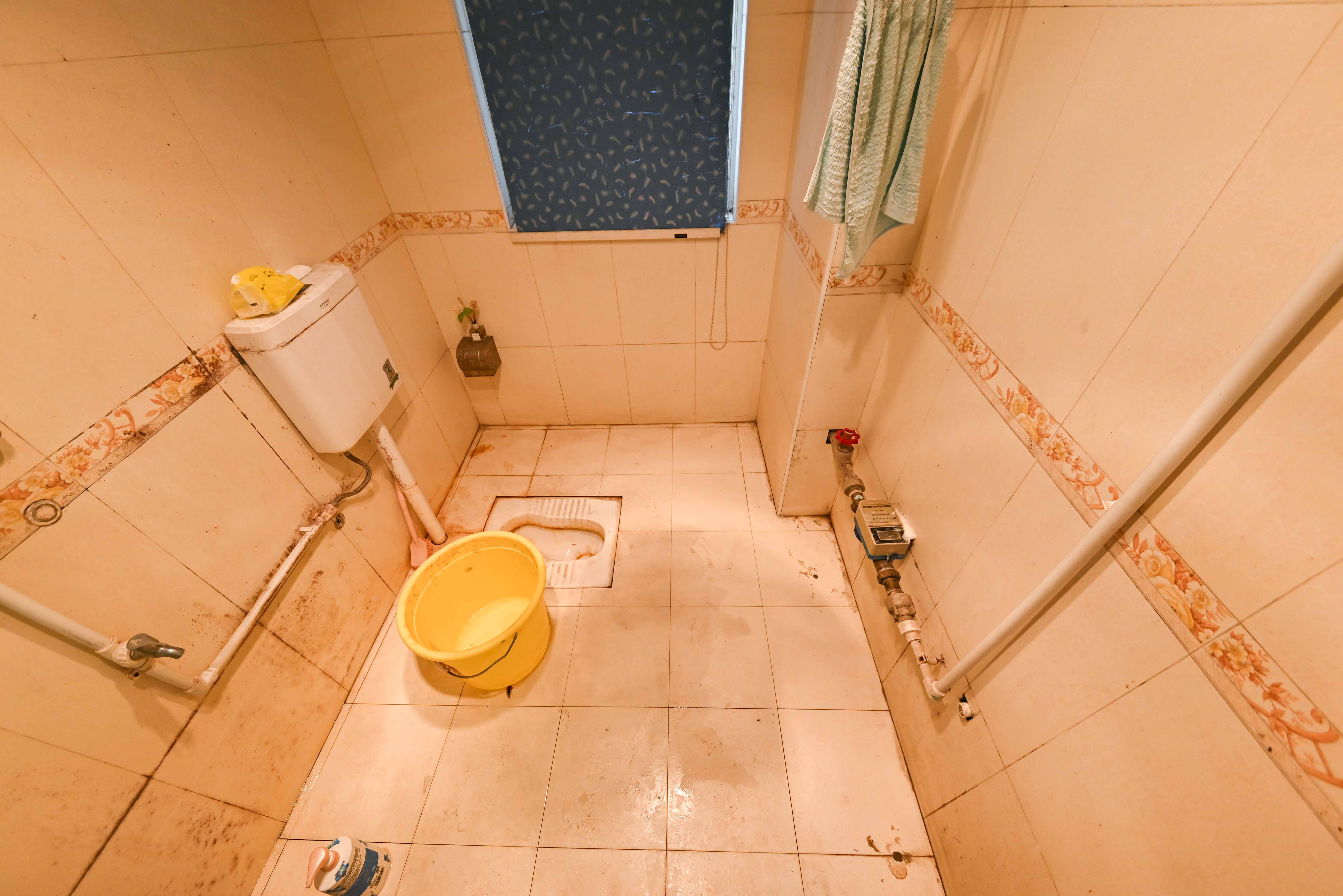 恒丰天湘华庭  4室2厅1卫    99.0万 恒丰天湘华庭  4室2厅1卫    99.0万卫生间