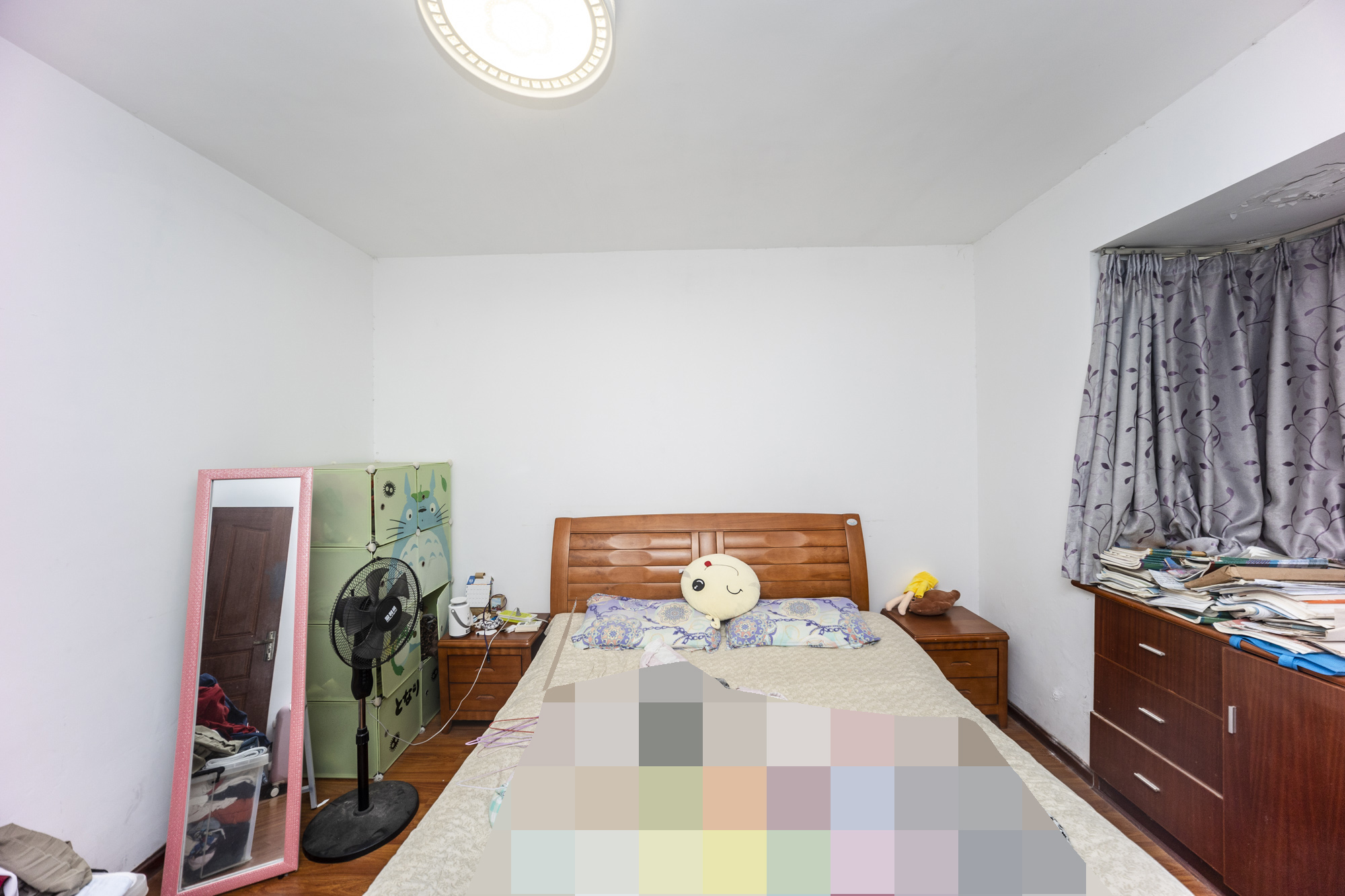 华新花苑  6室2厅1卫   130.00万卧室