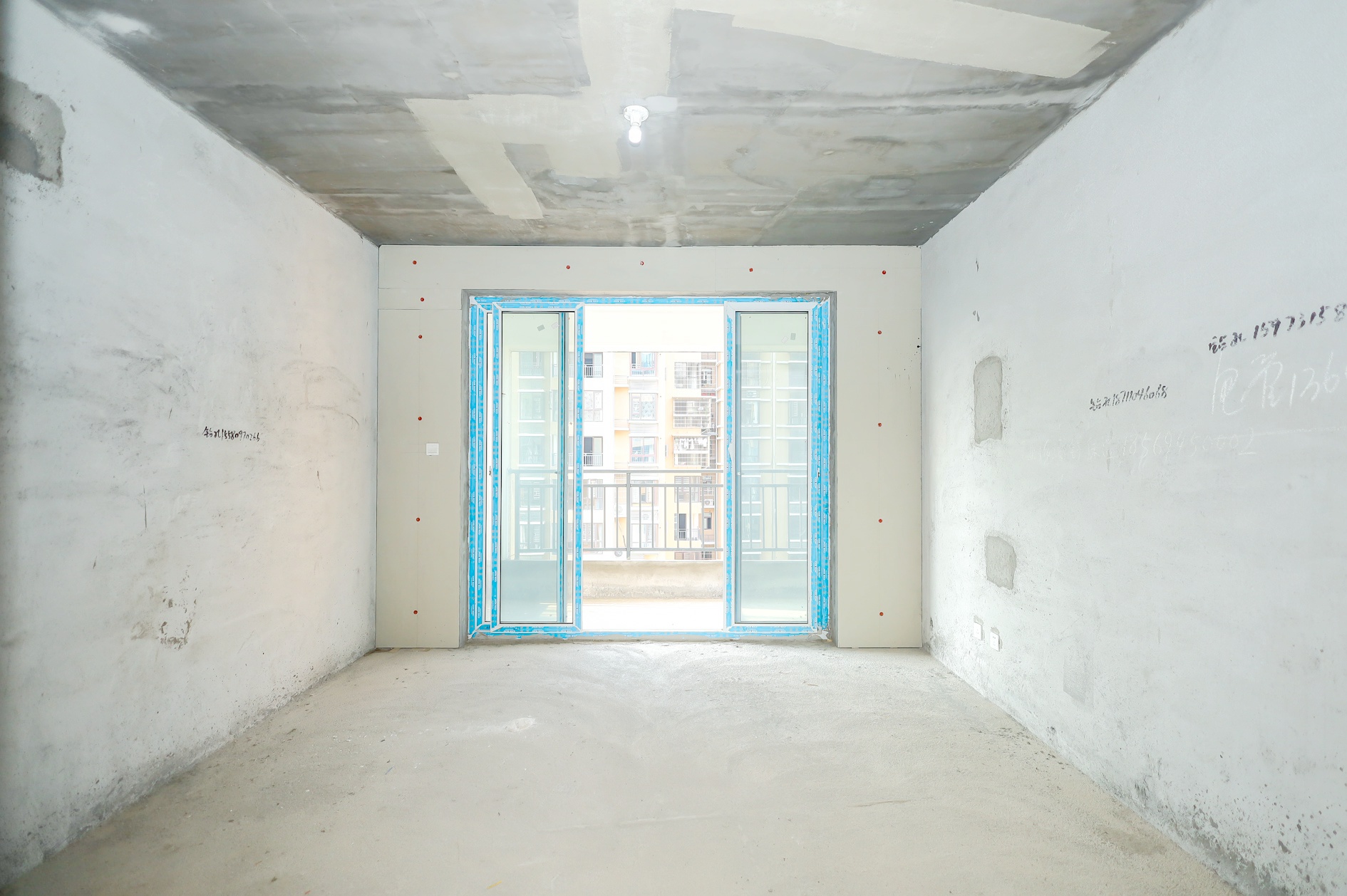 楚天世纪城西苑 3室2厅1卫 76.0万 楚天世纪城西苑 3室2厅1卫 76.0万客厅