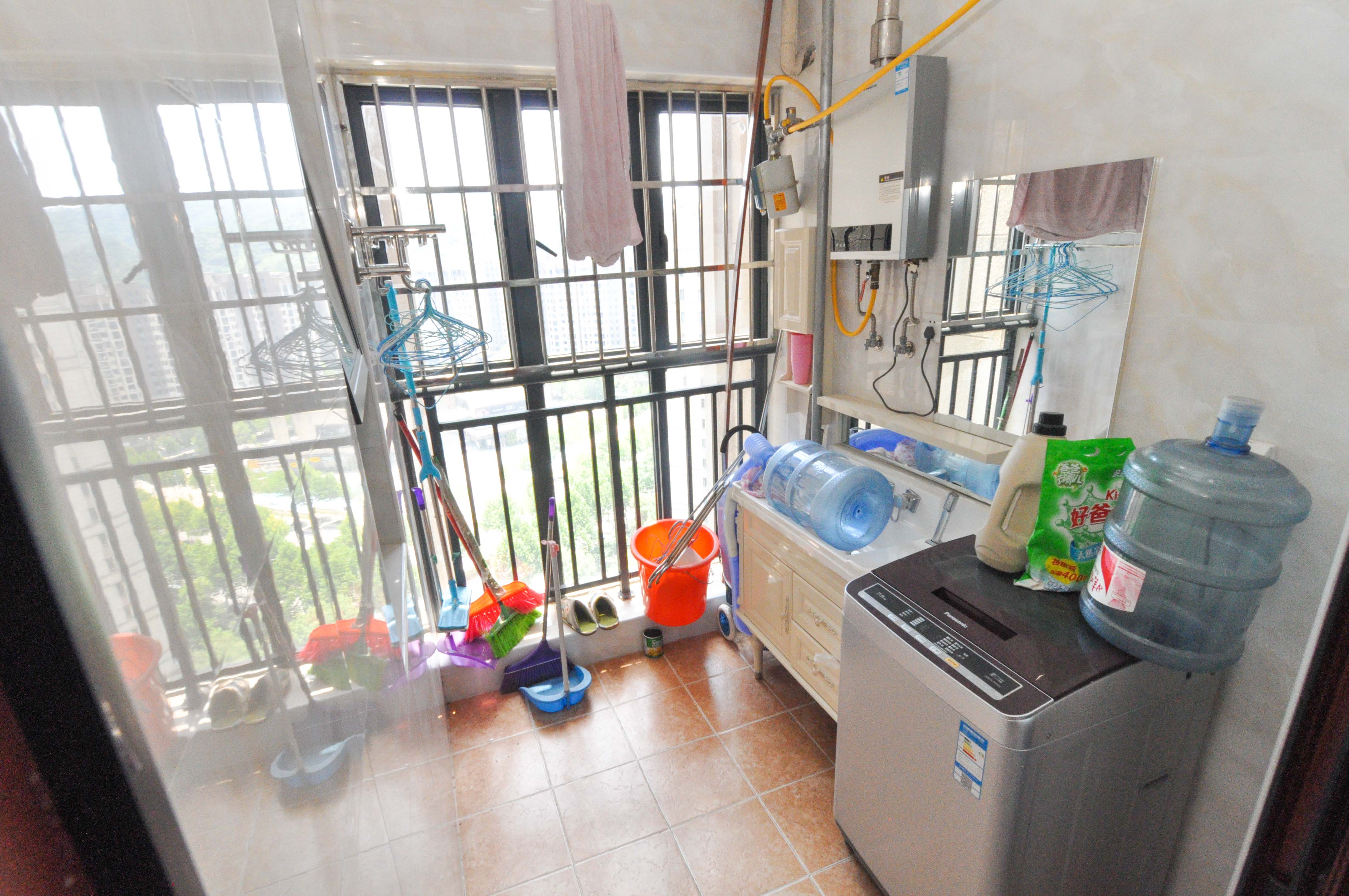 中海梅溪湖壹号  3室2厅1卫   150.00万 中海梅溪湖壹号  3室2厅1卫   150.00万厨房