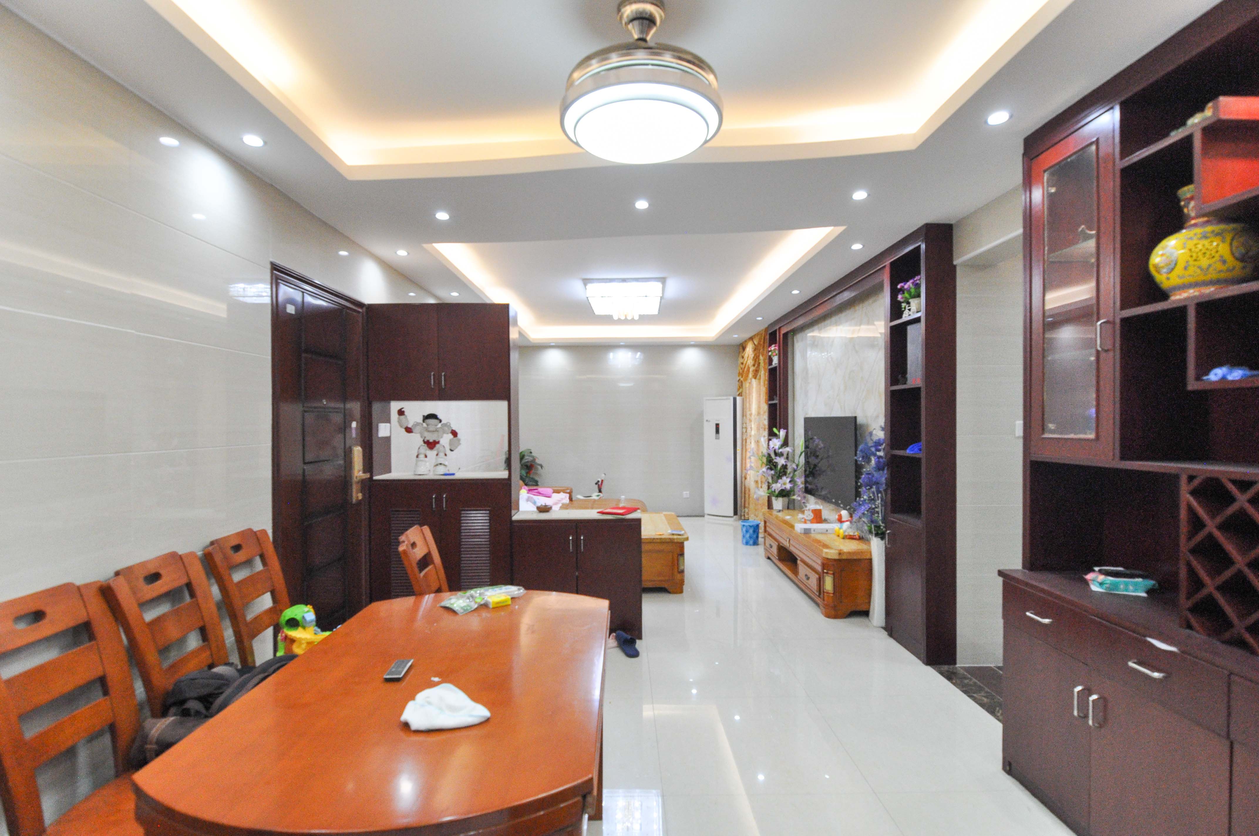 中海梅溪湖壹号  3室2厅1卫   150.00万 中海梅溪湖壹号  3室2厅1卫   150.00万客厅