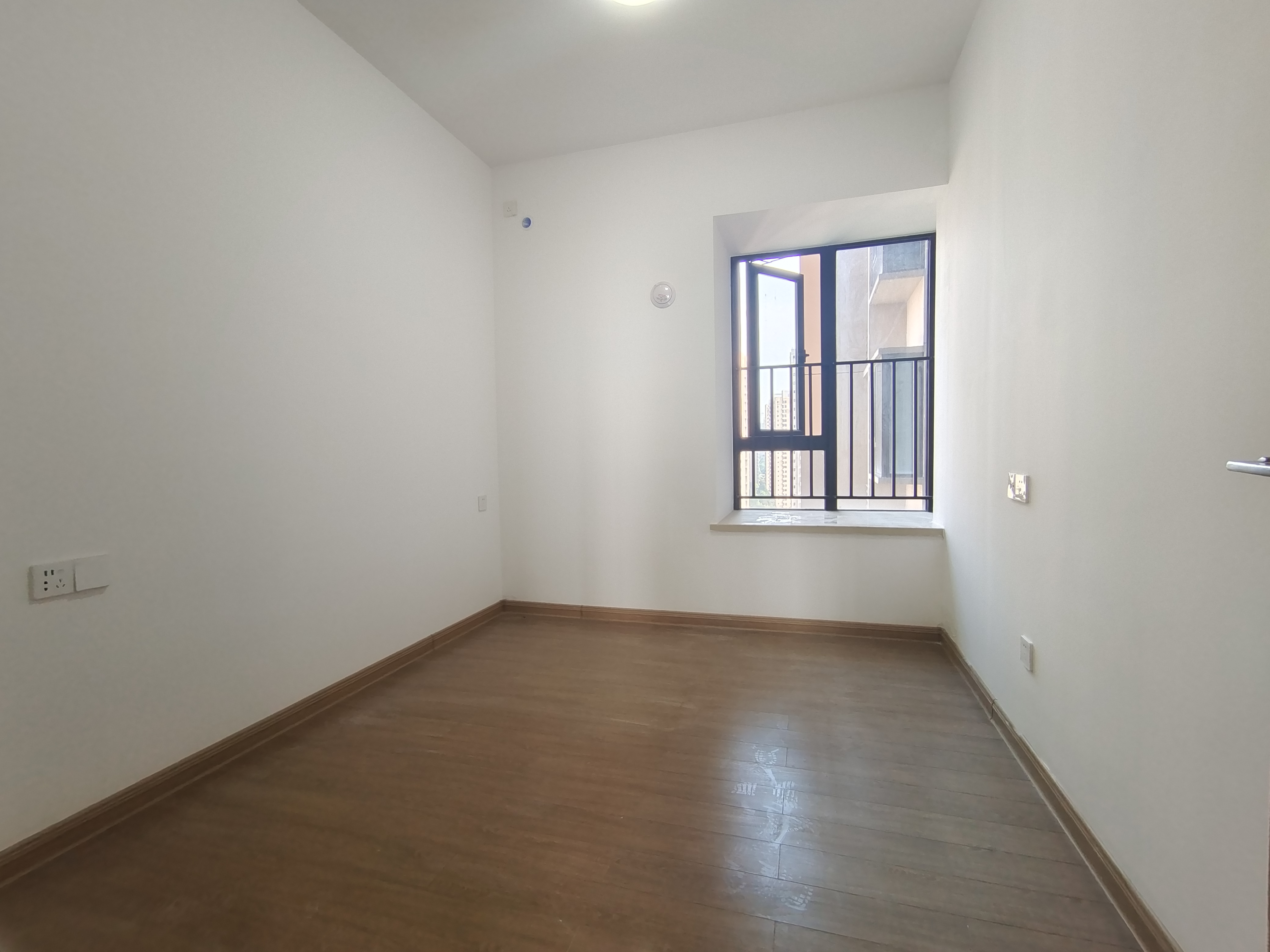 蓝溪谷 4室2厅2卫 75.0万 蓝溪谷 4室2厅2卫 75.0万室内图