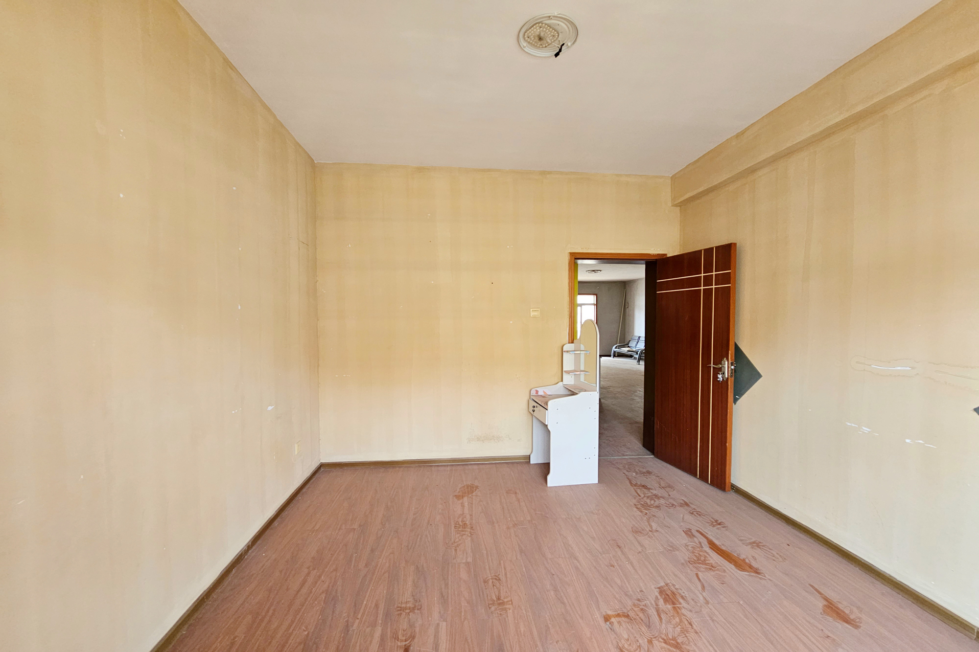 紫薇鑫园  4室2厅2卫    108.0万卧室