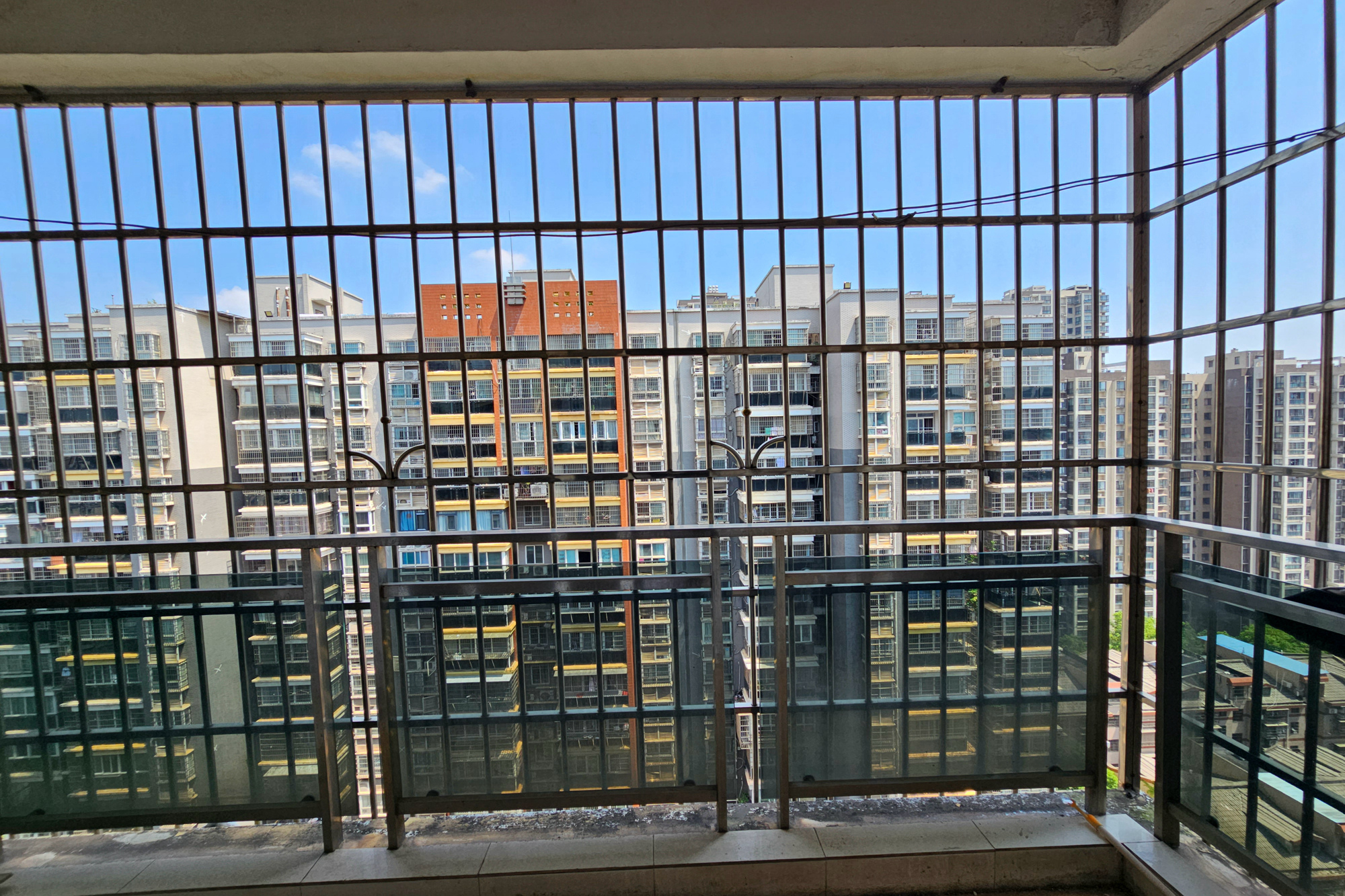 紫薇鑫园  4室2厅2卫    108.0万阳台