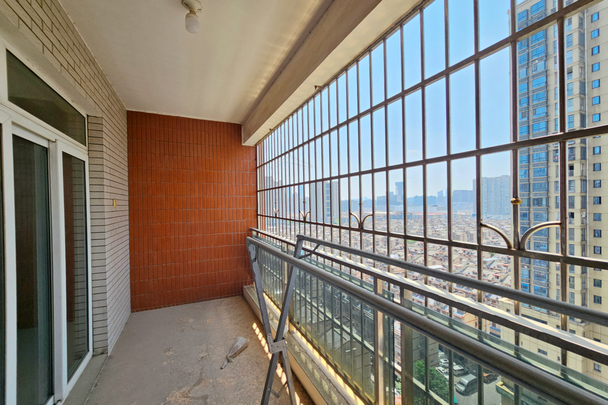 紫薇鑫园  4室2厅2卫    108.0万阳台