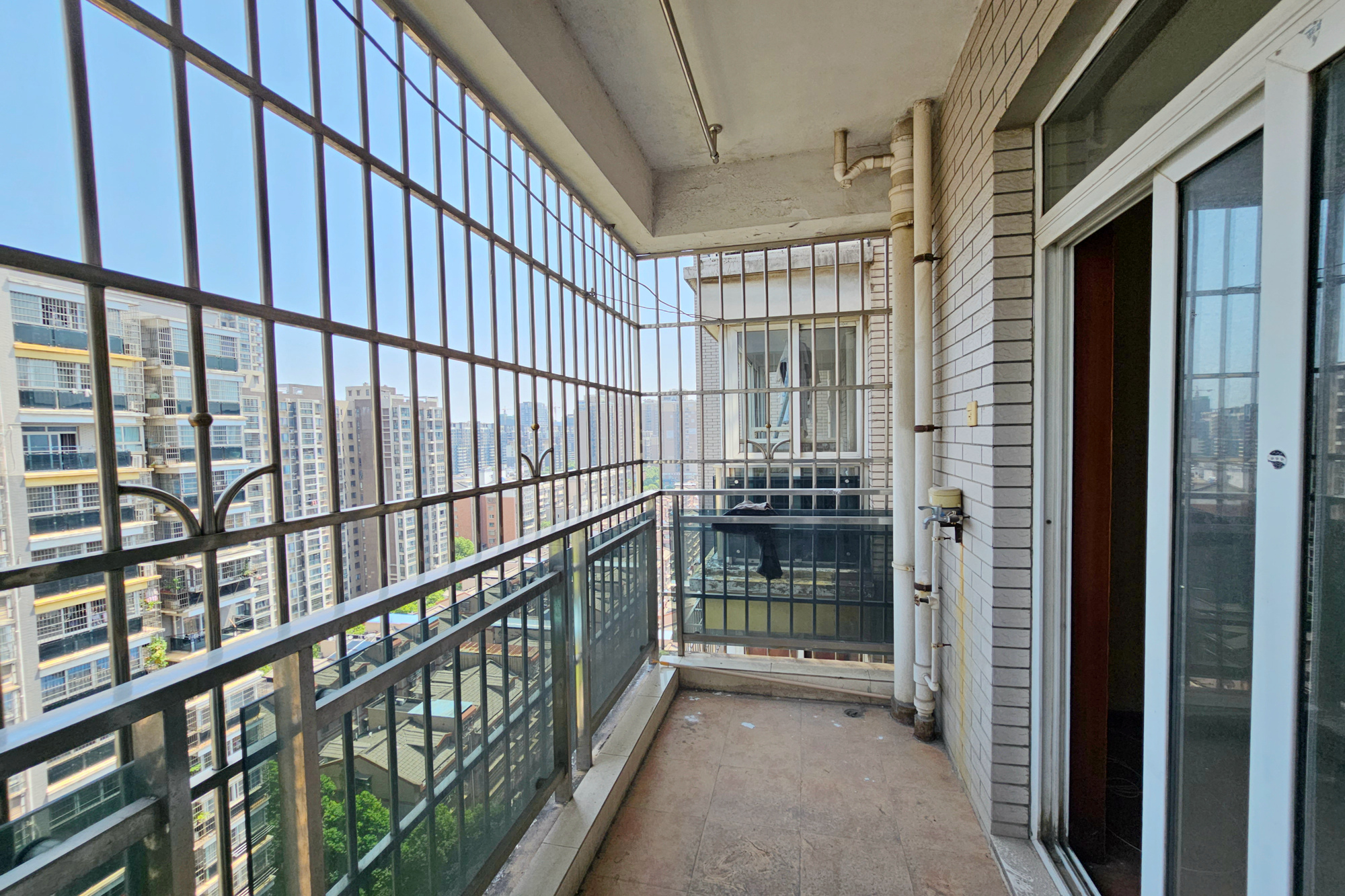 紫薇鑫园  4室2厅2卫    108.0万阳台