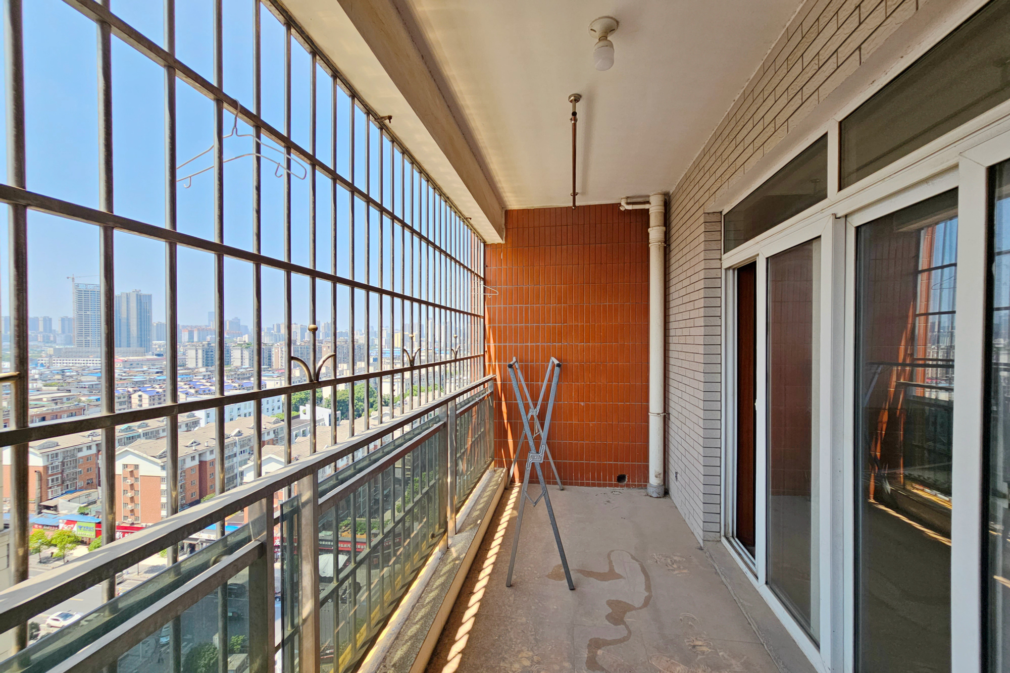 紫薇鑫园  4室2厅2卫    108.0万阳台