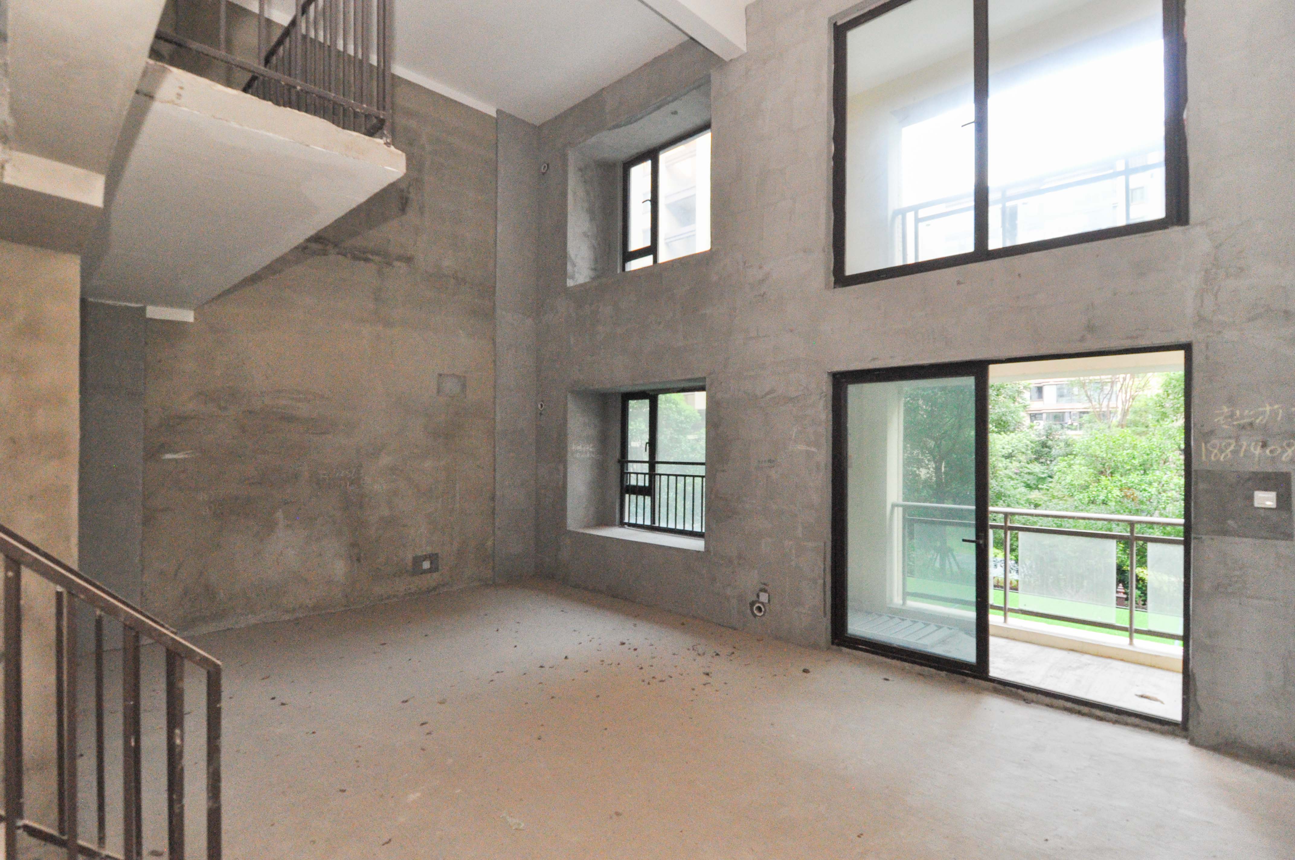 梅溪正荣府  4室2厅2卫    235.0万 梅溪正荣府  4室2厅2卫    235.0万客厅