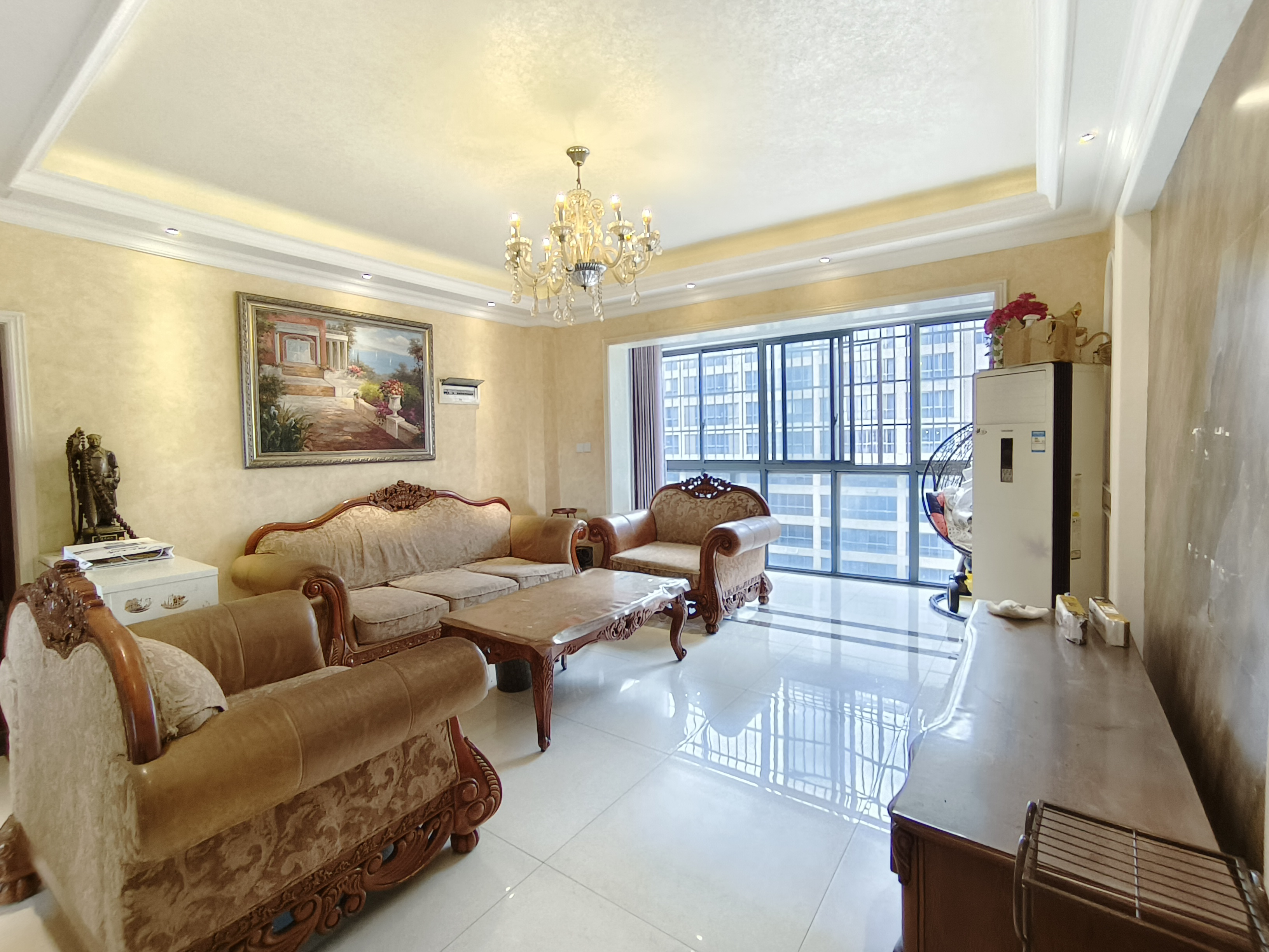 建鑫二期  4室2厅1卫    59.8万 建鑫二期  4室2厅1卫    59.8万客厅