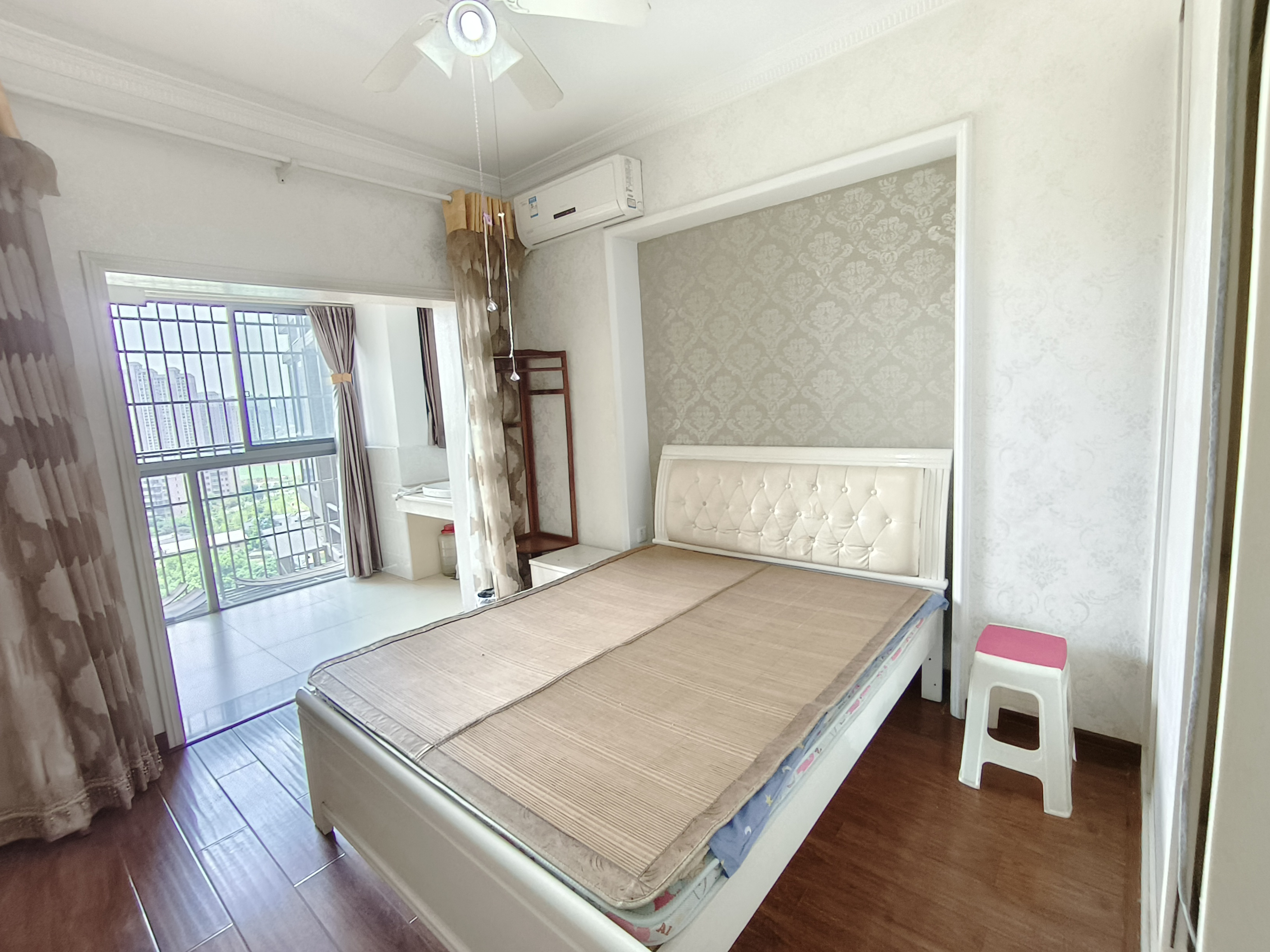 建鑫二期  4室2厅1卫    59.8万 建鑫二期  4室2厅1卫    59.8万客厅