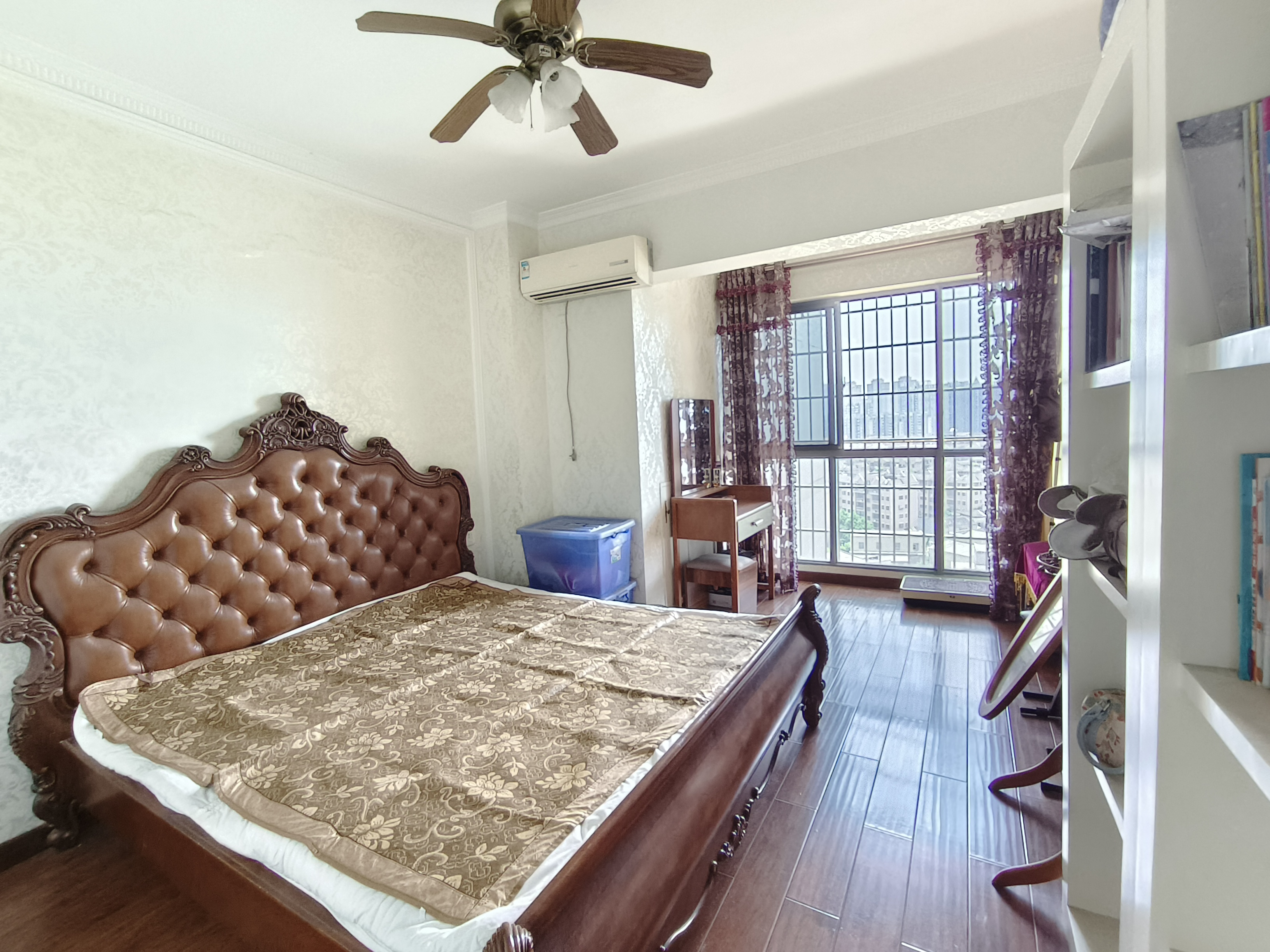 建鑫二期  4室2厅1卫    59.8万 建鑫二期  4室2厅1卫    59.8万客厅