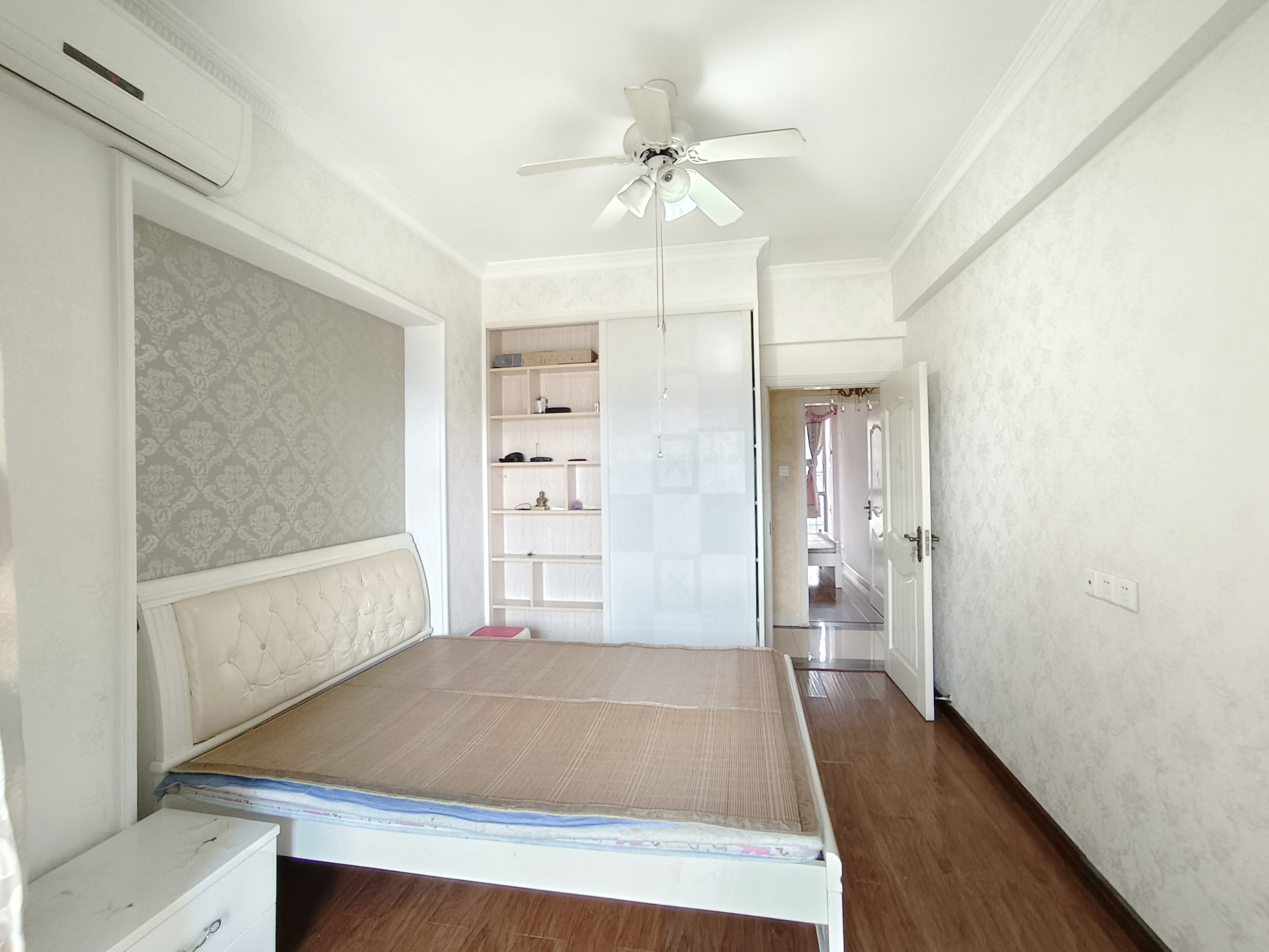 建鑫二期  4室2厅1卫    59.8万 建鑫二期  4室2厅1卫    59.8万客厅