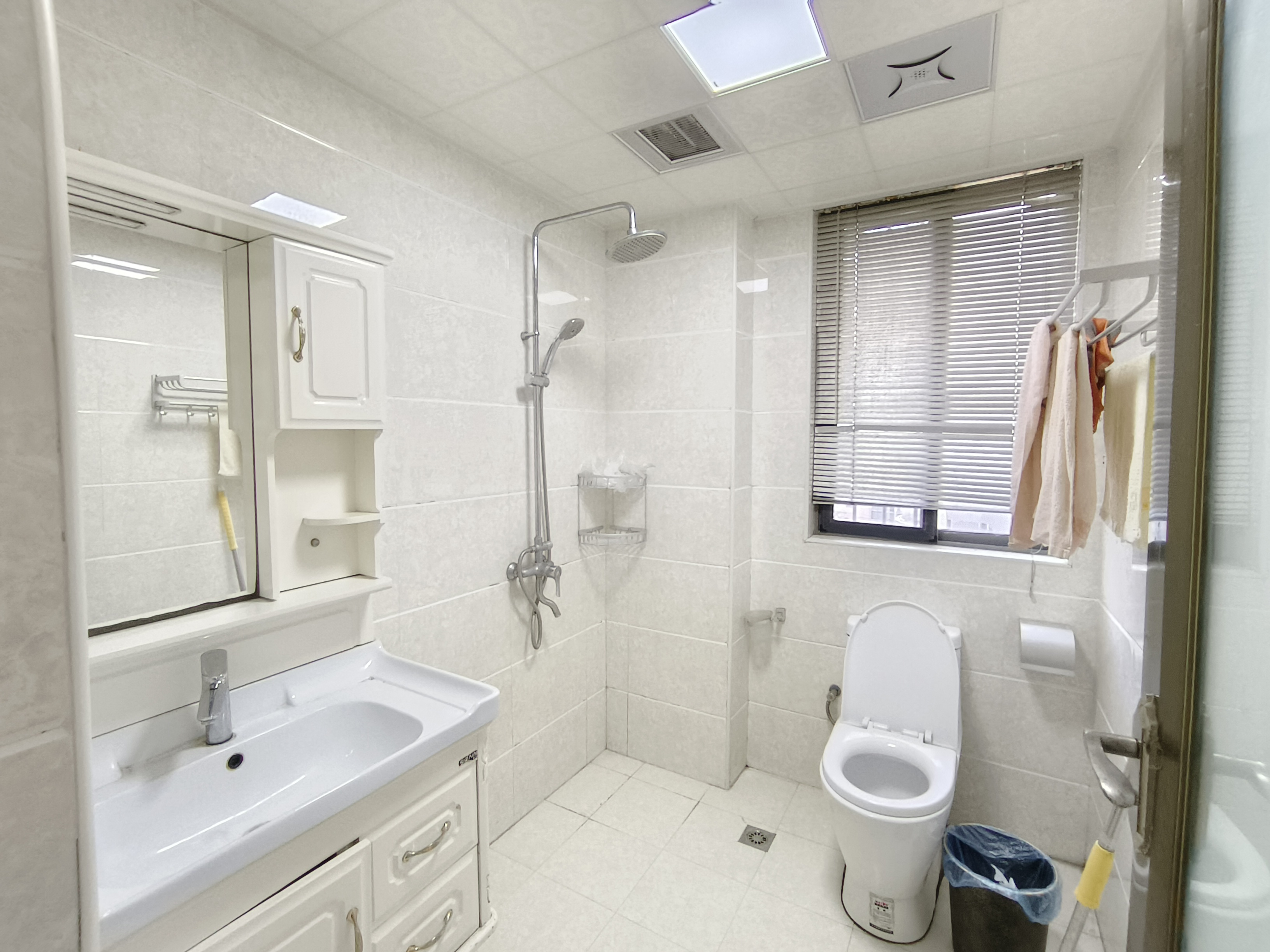 建鑫二期  4室2厅1卫    59.8万 建鑫二期  4室2厅1卫    59.8万客厅