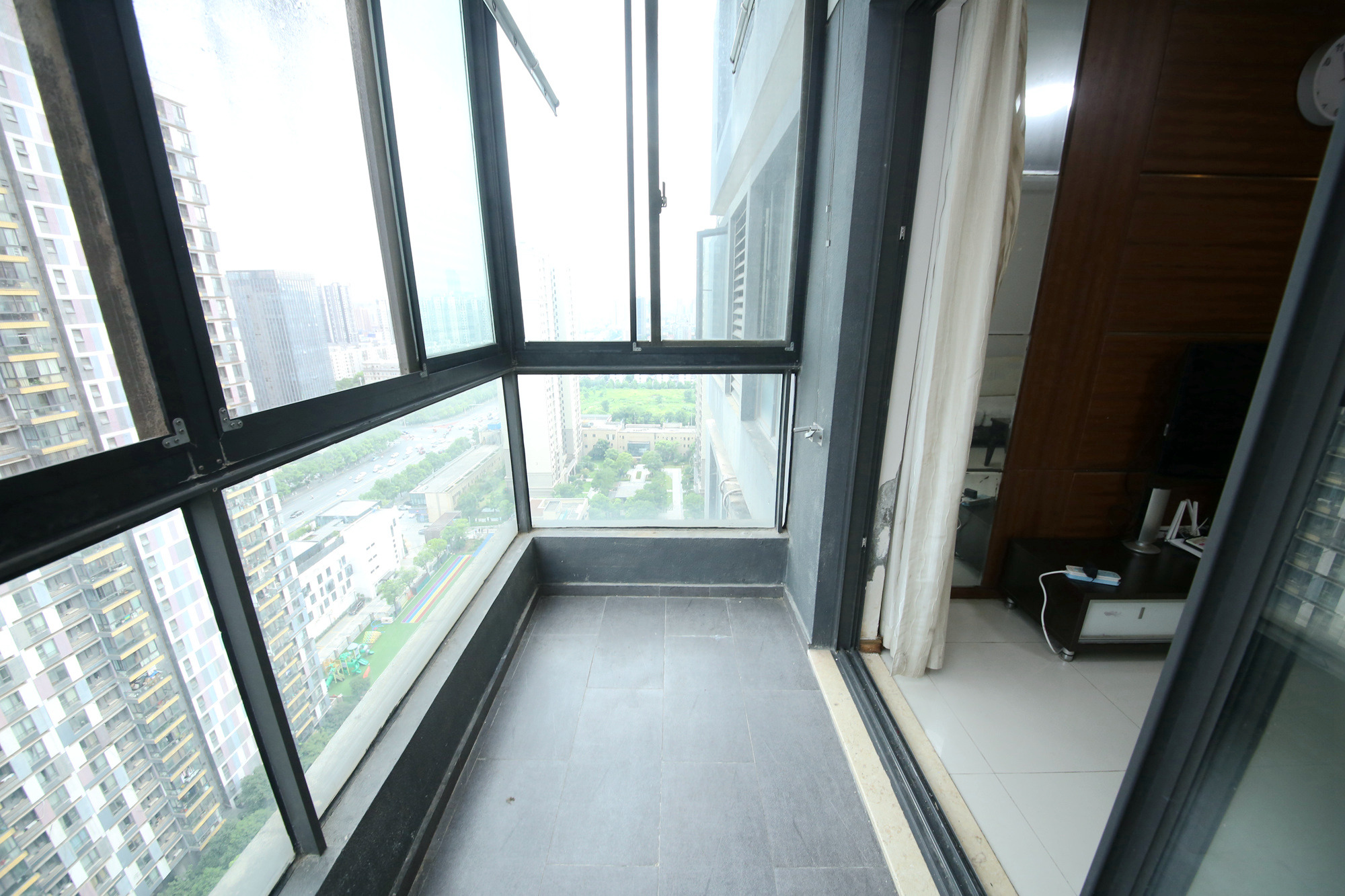 万科金域蓝湾  3室2厅1卫    116.5万阳台