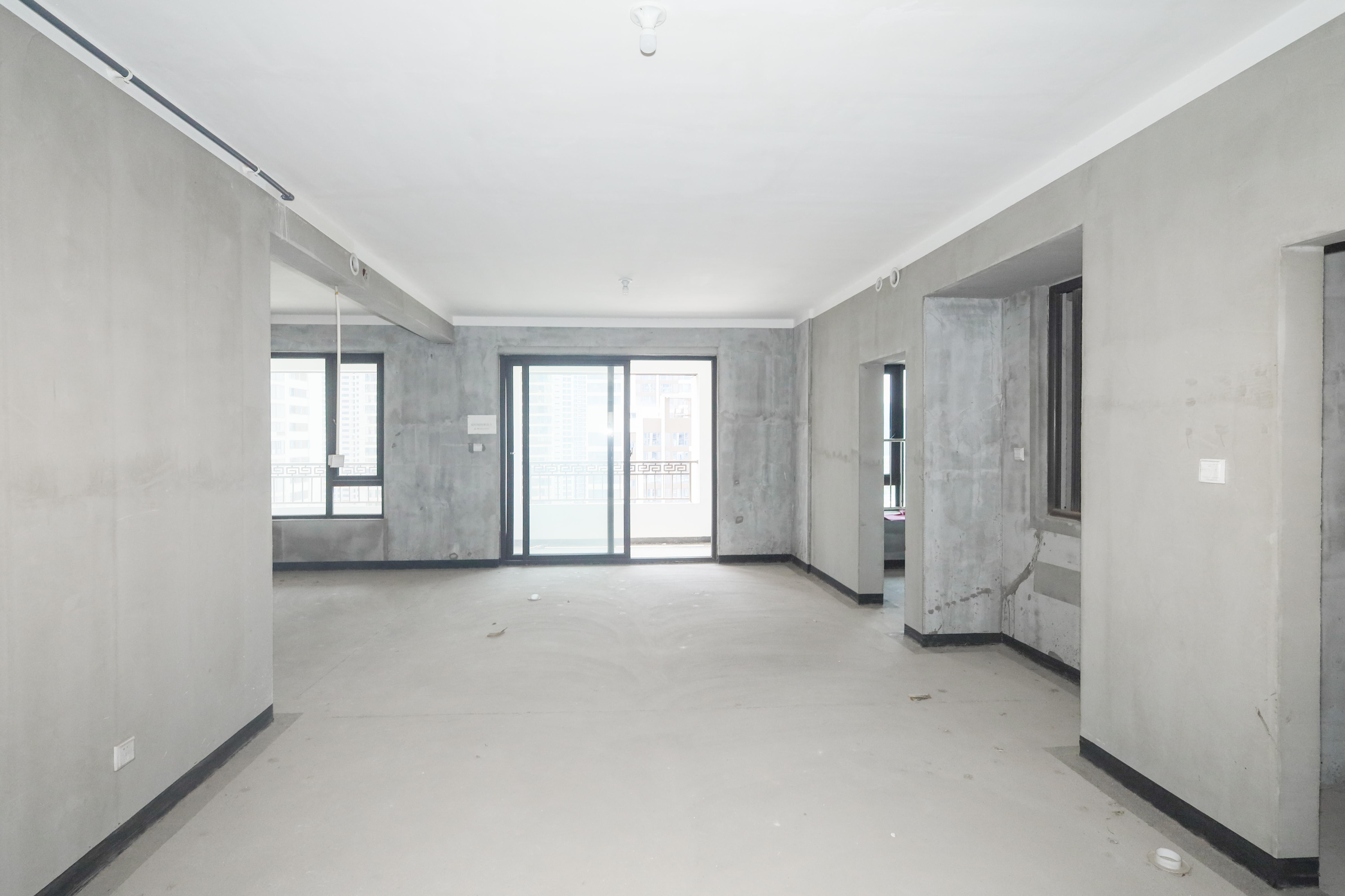 建发央著  4室2厅2卫   240.00万