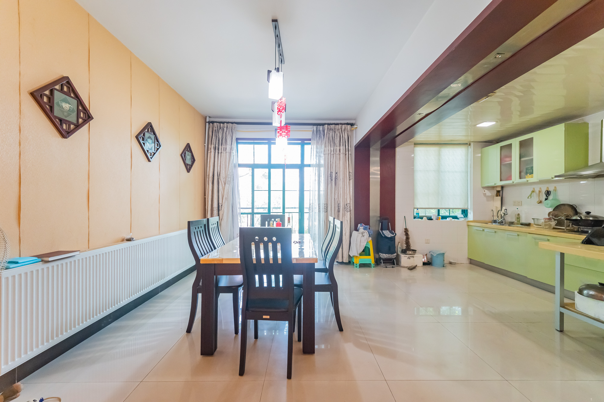 山水芙蓉国际新城  5室2厅3卫    366.8万 山水芙蓉国际新城  5室2厅3卫    366.8万客厅