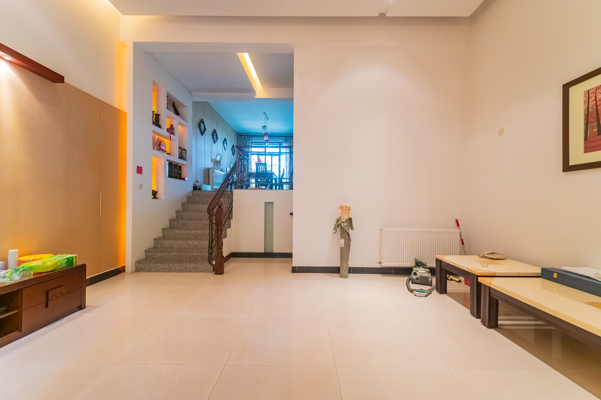 山水芙蓉国际新城  5室2厅3卫    366.8万客厅