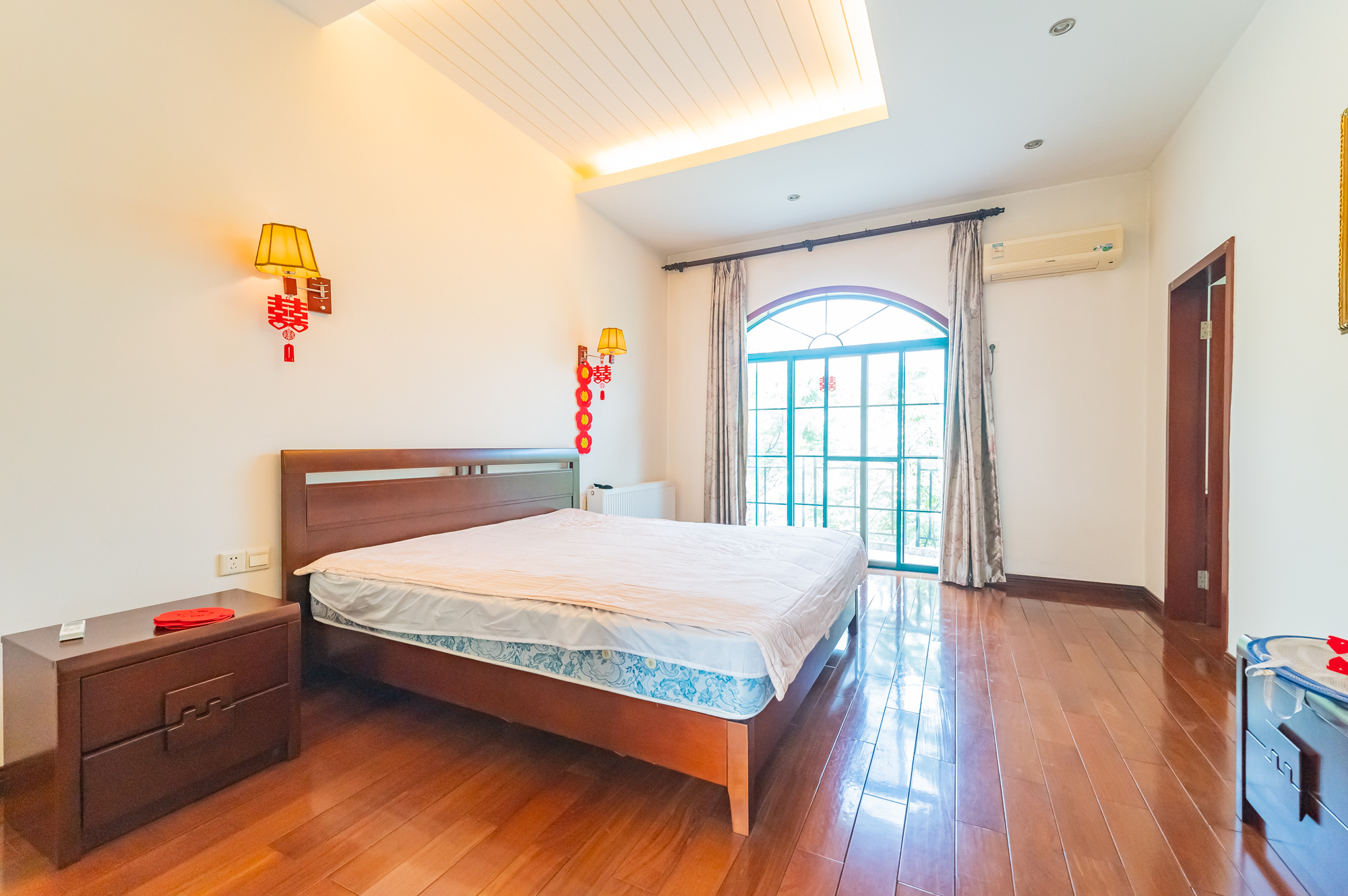 山水芙蓉国际新城  5室2厅3卫    366.8万卧室