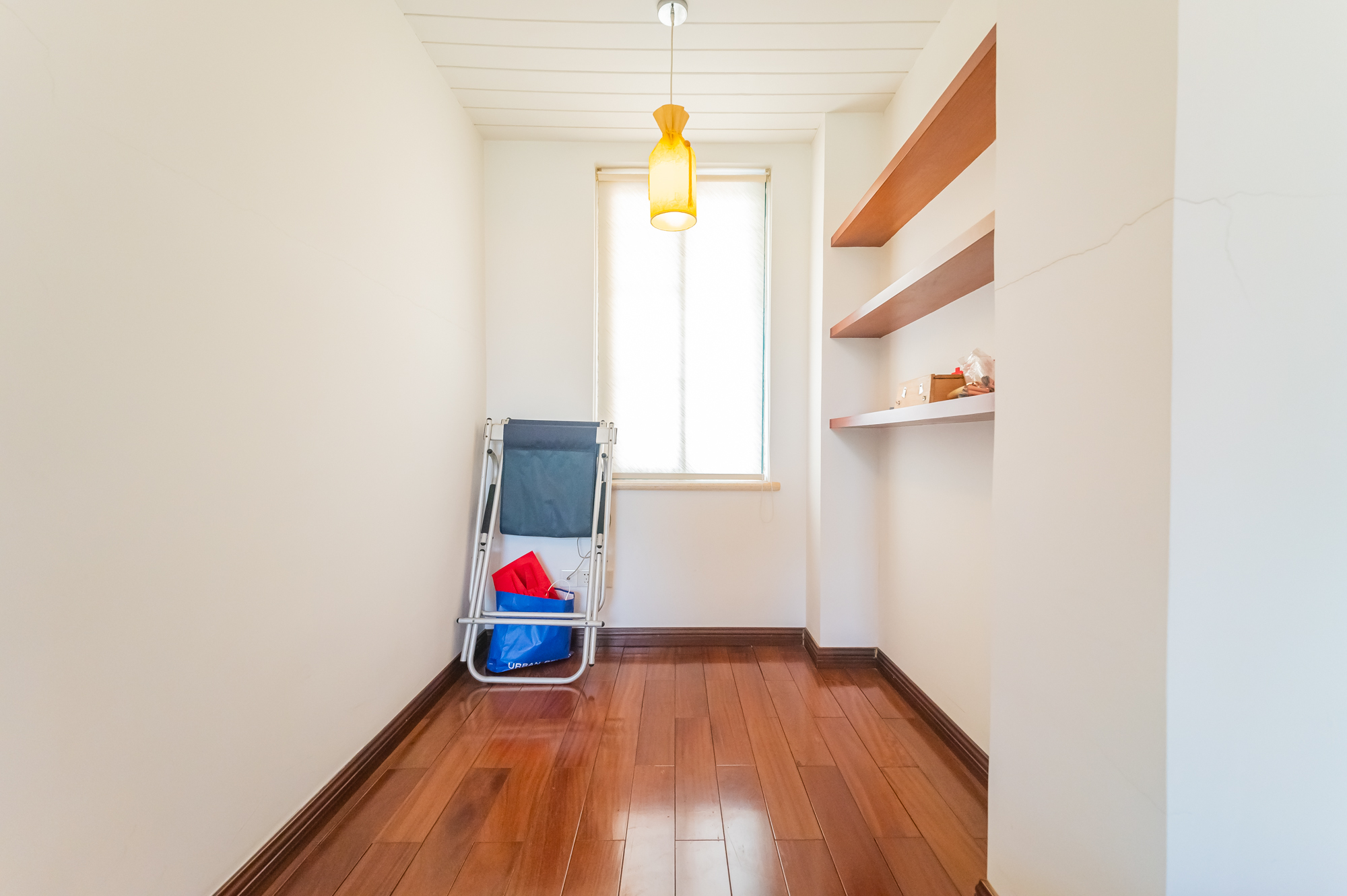 山水芙蓉国际新城  5室2厅3卫    366.8万 山水芙蓉国际新城  5室2厅3卫    366.8万卧室